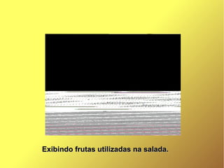 Exibindo frutas utilizadas na salada.Exibindo frutas utilizadas na salada.
 