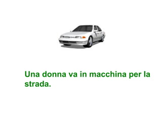 Una donna va in macchina per la
strada.
 