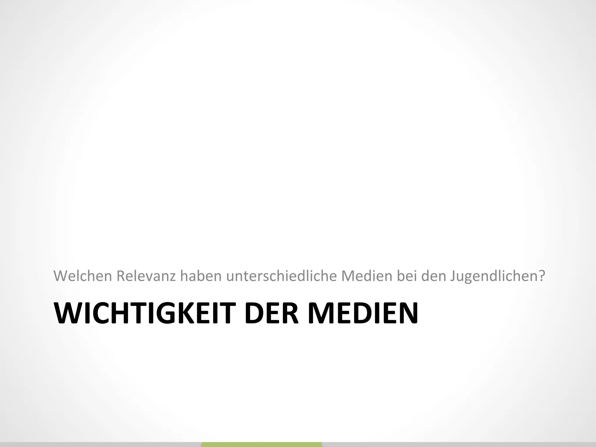 WICHTIGKEIT	
  DER	
  MEDIEN	
  
Welchen	
  Relevanz	
  haben	
  unterschiedliche	
  Medien	
  bei	
  den	
  Jugendlichen?	
  
 