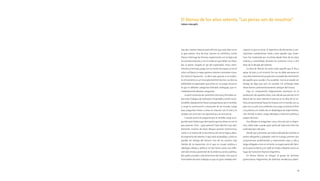 El Alonso de los años setenta. “Las penas son de nosotros”
Fabián Lebenglik




Hay dos razones básicas para afirmar que esta obra no es           ciparon lo que se venía. El repertorio de elementos y con-
lo que parece. Una de esas razones es estilística: Carlos          cepciones compositivas, tanto como aquello que mues-
Alonso interroga las formas, experimenta con la lógica de          tran, fue madurado por el artista desde fines de los años
los acontecimientos y con el modo en que deben ser lleva-          sesenta y consolidado durante los primeros cinco o seis
dos al plano; engaña el ojo del espectador, evoca movi-            años de la década del setenta.
mientos y texturas, juega con la noción de espacio y con el           La obra de Alonso vio antes todo aquello que le iba a
color o el blanco y negro, genera notorios contrastes visua-       pasar (al país y a él mismo). Por eso no debe pensarse en
les, tensa la figuración… es decir que, gracias a un eviden-       una obra testimonial, ya que sólo se puede dar testimonio
te virtuosismo y a un marcado dominio técnico, su obra va          de aquello que sucede o ha sucedido: nunca se puede ser
pidiéndole al espectador que entre en un juego visual en           testigo de algo que aún no sucedió. Sin embargo estas
el que se debaten categorías formales ambiguas, que in-            obras fueron, premonitoriamente, testigos del futuro.
mediatamente desatan preguntas.                                       Hay un componente trágicamente visionario en la
   A partir entonces de cuestiones técnicas y formales, to-        producción de aquellos años, más allá de que pensar en el
dos estos trabajos de realización impecable y estilo incon-        Alonso de los años setenta es pensar en la obra de un ar-
fundible, rápidamente llevan a preguntarse por el sentido,         tista comprometido hasta los huesos con el mundo, con su
y surge la construcción y evocación de un mundo. Luego             país, con su arte. Esa condición, esa carga, el artista la llevó
esas preguntas llevan a otras en relación con el arte y la         a la práctica en medio de un despliegue de experimenta-
verdad, con la ficción, las apariencias y la conciencia.           ción formal. Es decir: carga ideológica, intención política y
   Cuando asoma la pregunta por el sentido surge la se-            juegos técnicos.
gunda razón básica que demuestra que las obras no son lo              Sus dibujos se preguntan una y otra vez por la Argen-
que parecen. Pero… ¿qué parecen? Para decirlo muy rápi-            tina, sobre todo cuando gran parte de toda esta obra fue
damente, muchos de estos dibujos parecen testimonios,              realizada lejos del país.
como si se tratara de la reconstrucción de la trágica déca-           Desde 1971 y durante casi toda la década del setenta, el
da argentina del setenta. Y aquí está la paradoja: ¿cómo es        pintor, dibujante y grabador vivió en Europa, primero por
posible ser testigo del futuro? Uno de los núcleos más             compromisos profesionales y exposiciones aquí y allá y
fuertes de la exposición, en el que se cruzan estética e           luego obligado a vivir en el exilio. La mayor parte del tiem-
ideología, dibujo y política, no fue hecho como una refle-         po la pasó en Roma y en 1978 se mudó a Madrid, como un
xión del artista a posteriori de la violencia social y política,   lugar de transición hacia la Argentina.
del asalto al poder y del terrorismo de Estado. Sino que lo           En Roma, Alonso se integró al grupo de pintores
iluminador de estos trabajos es que, en gran medida anti-          gramscianos Hegemonía, de distintas tendencias plásti-



                                                                                                                                 13
 