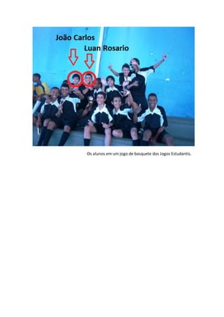 Os alunos em um jogo de basquete dos Jogos Estudantis.
 