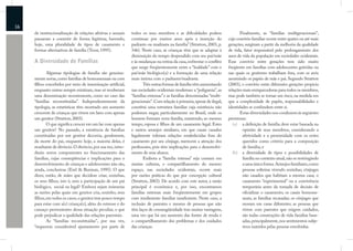 16
     de institucionalização de relações afetivas e sexuais     todos os seus membros e as diﬁculdades podem                     Finalmente, as “famílias multigeracionais”,
     passaram a coexistir de forma legítima, havendo,          continuar por muitos anos após a inserção do              cujo convívio familiar ocorre entre quatro ou até mais
     hoje, uma pluralidade de tipos de casamento e             padrasto ou madrasta na família” (Stratton, 2003, p.      gerações, surgiram a partir da melhoria da qualidade
     formas alternativas de família (Trost, 1995).             346). Neste caso, as crianças têm que se adaptar à        de vida, fator responsável pelo prolongamento dos
                                                               diminuição do tempo despendido com seu pai/mãe            anos de vida da população em sociedades ocidentais.
     A Diversidade de Famílias                                 e às mudanças na rotina da casa, enfrentar o conﬂito      Esse convívio entre gerações tem sido muito
                                                               que surge freqüentemente entre a “lealdade” com o         freqüente em famílias com adolescentes grávidas ou
            Algumas tipologias de família são genuina-         pai/mãe biológico(a) e a formação de uma relação          nas quais os genitores trabalham fora, com os avós
     mente novas, como famílias de homossexuais ou com         mais íntima com o padrasto/madrasta.                      assumindo os papéis de mãe e pai. Segundo Stratton
     ﬁlhos concebidos por meio de inseminação artiﬁcial,              Três outras formas de família vêm aumentando       (2003), o convívio entre diferentes gerações propicia
     enquanto outras sempre existiram, mas só receberam        nas sociedades ocidentais modernas: a “poligamia”, as     relações mais enriquecedoras para todos os membros,
     uma denominação recentemente, como no caso das            “famílias extensas” e as famílias denominadas “multi-     mas pode também se tornar um risco, na medida em
     “famílias reconstituídas”. Independentemente da           geracionais”. Com relação à primeira, apesar de ilegal,   que a complexidade de papéis, responsabilidades e
     tipologia, as estatísticas têm mostrado um aumento        constitui uma estrutura familiar cuja existência não      identidades se confundem entre si.
     crescente de crianças que vivem em lares com apenas       podemos negar, particularmente no Brasil, onde os                Estas diversidades nos conduzem às seguintes
     um genitor (Stratton, 2003).                              homens formam nova família, mantendo, ao mesmo            premissas:
            O que signiﬁca crescer em um lar com apenas        tempo, esposa e ﬁlhos de um casamento legal. Estes           (a) a deﬁnição de família deve estar baseada na
     um genitor? No passado, a existência de famílias          e outros arranjos similares, em que casais casados                 opinião de seus membros, considerando a
     constituídas por um genitor decorria, geralmente,         legalmente toleram relações estabelecidas fora do                  afetividade e a proximidade com os entes
     da morte do pai, enquanto hoje, a maioria delas, é        casamento por seu cônjuge, merecem a atenção dos                   queridos como critério para a composição
     resultante de divórcio. O divórcio, por sua vez, intro-   professores, pois têm implicações para o desenvolvi-               de família; e
     duziu novos componentes no funcionamento das              mento de seus alunos.                                        (b) a diversidade de tipos e possibilidades de
     famílias, cujas conseqüências e implicações para o               Embora a “família extensa” seja comum em                    família no contexto atual, não se restringindo
     desenvolvimento de crianças e adolescentes não são,       muitas culturas, o compartilhamento do mesmo                       a uma única forma. Arranjos familiares, como
     ainda, conclusivas (Erel & Burman, 1995). O que           espaço, nas sociedades ocidentais, ocorre mais                     pessoas solteiras vivendo sozinhas; cônjuges
     dizer, então, de mães que decidem criar, sozinhas,        por razões práticas do que por concepção cultural                  não casados que habitam a mesma casa; o
     os seus ﬁlhos, isto é, sem a participação de um pai       (Stratton, 2003). De acordo com este autor, a razão                casamento “experimental” ou a convivência
     biológico, social ou legal? Embora sejam inúmeras         principal é econômica e, por isso, encontramos                     temporária antes da tomada de decisão de
     as razões pelas quais um genitor cria, sozinho, seus      famílias extensas mais freqüentemente em grupos                    oﬁcializar o casamento; os casais homosse-
     ﬁlhos, em todos os casos, o genitor tem pouco tempo       com rendimento familiar insuﬁciente. Neste caso, a                 xuais; as famílias recasadas; os cônjuges que
     para estar com a(s) criança(s), além do estresse e do     inclusão de parentes e mesmo de pessoas que não                    moram em casas diferentes; as pessoas que
     cansaço provenientes dessa situação peculiar, o que       têm laços de consangüinidade traz muitas vantagens,                vivem com parentes que exigem cuidados,
     pode prejudicar a qualidade das relações parentais.       uma vez que há um aumento das fontes de renda e                    são todas construções de vida familiar base-
            As “famílias reconstituídas”, por sua vez,         o compartilhamento dos problemas e dos cuidados                    adas, principalmente, nos sentimentos subje-
     “requerem considerável ajustamento por parte de           das crianças.                                                      tivos nutridos pelas pessoas envolvidas.
 