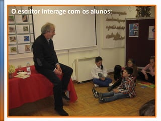 O escritor interage com os alunos:
 