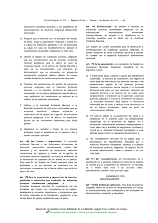 Documento con posibles errores digitalizado de la publicación original. Favor verificar con imagen.
No imprima este documento a menos que sea absolutamente necesario.
Edición Especial N° 270 - Registro Oficial - Viernes 13 de febrero de 2015 - 49
autorización ambiental respectiva, o con prestadores de
servicio/gestores de desechos peligrosos debidamente
autorizados.
c) Asegurar que el personal que se encargue del manejo
de éstos, tenga la capacitación necesaria y cuente con
el equipo de protección apropiado, a fin de precautelar
su salud. En caso de incumplimiento se aplicará el
procedimiento sancionador establecido en este Libro.
d) Obtener el registro de sustancias químicas peligrosas
bajo los procedimientos que la Autoridad Ambiental
Nacional establezca para el efecto; en caso de
proyectos nuevos, en el término de noventa (90) días a
partir de su funcionamiento. Los proyectos en
funcionamiento que se encuentren en proceso-de
regularización ambiental, deberán obtener de manera
paralela el registro de sustancias químicas peligrosas.
e) Presentar las declaraciones de gestión de sustancias
químicas peligrosas ante la Autoridad Ambiental
Nacional o a la Autoridad Ambiental de Aplicación
responsable, en los plazos establecidos para el efecto y
cuya verificación de cumplimiento se realizará en la
revisión de las auditorías ambientales.
f) Notificar a la Autoridad Ambiental Nacional o la
Autoridad Ambiental de Aplicación responsable para su
respectiva aprobación, cualquier ampliación o
modificación de las etapas de la gestión de sustancias
químicas peligrosas, a fin de realizar los respectivos
ajustes en los documentos habilitantes para dicha
gestión.
g) Regularizar su actividad a través de una licencia
ambiental, según lo establecido en el presente Libro y
demás normativa aplicable.
Art. 169 Del control y seguimiento.- La Autoridad
Ambiental Nacional o las Autoridades Ambientales de
Aplicación responsable, periódicamente, cuando sea
necesario y sin necesidad de autorización, realizarán
inspecciones de vigilancia y control de la gestión de
sustancias químicas peligrosas, así como la verificación de
la información en cualquiera de las etapas de su gestión.
Para este fin, los Sujetos de Control prestarán todas las
facilidades y de ser necesario se coordinará con las
autoridades competentes de la fuerza pública para recibir el
apoyo del caso.
Art. 170 Para la importación y exportación de mezclas,
productos o materiales con contenido de sustancias
químicas consideradas peligrosas.- La
Autoridad Ambiental Nacional en coordinación con las
Entidades del Estado con competencia en la materia,
establecerá la normativa, lineamientos y mecanismos para
el control adecuado en la importación, exportación y las
demás fases de gestión establecidas para el efecto.
Art. 171 Prohibiciones.- Se prohibe la tenencia de
sustancias químicas consideradas peligrosas sin las
autorizaciones administrativas ambientales
correspondientes, de acuerdo a lo establecido en la
normativa expedida para el efecto por la Autoridad
Ambiental Nacional.
Los Sujetos de Control autorizados para la distribución y
comercialización de sustancias químicas peligrosas no
podrán abastecer de estas sustancias químicas a quienes
no cuenten con la respectiva autorización administrativa
ambiental.
Art. 172 De la cancelación.- La cancelación de Registro de
Sustancias Químicas Peligrosas, procederá en los
siguientes casos:
a) A solicitud del titular, siempre y cuando sea debidamente
sustentada. La solicitud de cancelación, del registro de
titular debe ser realizada por las personas naturales o los
representantes legales de las personas jurídicas,
mediante comunicación escrita dirigida a lá Autoridad
Ambiental ante quien se haya registrado, anexando los
sustentos técnicos y las razones por las cuales dicho
establecimiento o instalación ya no gestionan sustancias
químicas peligrosas y solicita la cancelación del registro.
La Autoridad Ambiental debe evaluar la información
presentada por el titular y verificar dicha información, si
así lo estima conveniente, antes de emitir un
pronunciamiento definitivo;
b) Por sanción debido al incumplimiento del titular a lo
establecido en el presente Libro, las condicionantes
establecidas en el documento de registro, en la
autorización administrativa ambiental correspondiente o
como efecto de la actividad de seguimiento, monitoreo y
control de la Autoridad Ambiental Competente, lo cual
además puede incurrir en aplicación de sanciones; y,
c) Por incumplimiento del-titular de los plazos para la
presentación de requerimientos realizados por la
Autoridad Ambiental Competente, respecto a la gestión
de sustancias químicas peligrosas, sin perjuicio de las
acciones administrativas, civiles o penales a las que
haya lugar.
Art. 173 Del incumplimiento.- El incumplimiento de lo
establecido en el presente Capítulo por parte de los Sujetos
de Control y/o el ocultamiento de información y/o falsedad
de la misma dará inicio a las acciones civiles,
administrativas, penales a las que haya lugar.
PARÁGRAFO I DEL
ALMACENAMIENTO
Art. 174 Del ámbito de aplicación.- Para fines del presente
Parágrafo dentro de la fase de almacenamiento se incluye
el acondicionamiento que corresponde a las actividades de
fraccionamiento, envasado y etiquetado.
 