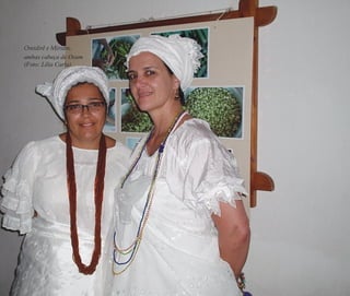 132 | Ruy do Carmo Póvoas
Omidirê e Míriam,
ambas cabeça de Oxum
(Foto: Lília Carla)
Feminino no candomblé_miolo final.indd 132Feminino no candomblé_miolo final.indd 132 28/9/2010 17:38:1028/9/2010 17:38:10
 