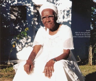 A memória do feminino no candomblé | 205
Janilê,
Mãe de cinco gerações,
Ekédi do Ilê Axé Ijexá
(Foto: Consuelo Oliveira)
Feminino no candomblé_miolo final.indd 205Feminino no candomblé_miolo final.indd 205 28/9/2010 17:39:2628/9/2010 17:39:26
 
