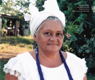 A memória do feminino no candomblé | 95
Mukaylasimbe,
cabeça de Iemanjá,
Ekédi de Oxum
(Foto: Consuelo Oliveira)
Feminino no candomblé_miolo final.indd 95Feminino no candomblé_miolo final.indd 95 28/9/2010 17:37:4128/9/2010 17:37:41
 