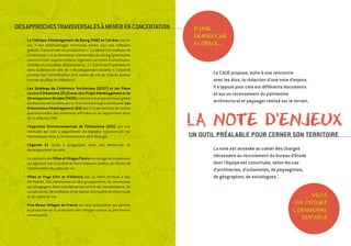 — La Politique d’Aménagement de Bourg (PAB) en Corrèze insiste
sur « une méthodologie innovante basée sur une réflexion
globale, transversale et prospective ». La démarche implique de
s’intéresser « à la dimension d’ensemble du bourg (patrimoine
natureletbâti,espacespublics,logement,activitéséconomiques,
socialesetculturelles,déplacements...) ».Elles’inscritpleinement
dans la démarche dite de « développement durable ». L’objectif
premier est l’amélioration d’un cadre de vie où chacun puisse
trouver sa place et s’épanouir.
— Les Schémas de Cohérence Territoriaux (SCOT) et les Plans
Locaux d’Urbanisme (PLU) avec leur Projet d’Aménagement et de
DéveloppementDurable(PADD)traduisentleprojetpolitiqueglobal
d’urbanismedelacommuneoud’unterritoiresupra-communal.Les
Orientations d’Aménagement (OA) des PLU permettent de rendre
opérationnelles des intentions affichées et se rapprochent ainsi
de la réflexion PAB.
— L’Approche Environnementale de l’Urbanisme (AEU) est une
méthode qui vise à approfondir de manière transversale les
thématiques liées à l’environnement et à l’énergie.
— L’Agenda 21 incite à progresser dans une démarche de
développement durable.
— LeconcoursdesVillesetVillagesFleurisencouragelescommunes
qui agissent par la qualité de leurs espaces publics, en faveur de
l’amélioration du cadre de vie.
— Villes et Pays d’Art et d’Histoire est un label attribué à des
territoires, des communes ou des groupements de communes
qui s’engagent dans une démarche active de connaissance, de
conservation,demédiationetdesoutienàlaqualitéarchitecturale
et du cadre de vie.
— Plus Beaux Villages de France est une association qui permet
la protection et la promotion des villages ruraux au patrimoine
remarquable...
la note d’enjeux
Le CAUE propose, suite à une rencontre
avec les élus, la rédaction d’une note d’enjeux.
Il s’appuie pour cela sur différents documents
et sur un recensement du patrimoine
architectural et paysager réalisé sur le terrain.
DESAPPROCHESTRANSVERSALESÀMENERENCONCERTATION
La note est annexée au cahier des charges
nécessaire au recrutement du bureau d’étude
dont l’équipe est constituée, selon les cas
d’architectes, d’urbanistes, de paysagistes,
de géographes, de sociologues...
UN OUTIL PRÉALABLE POUR CERNER SON TERRITOIRE
D’une
dEmarche
globale...
-
... vers
un projet
communal
durable
 