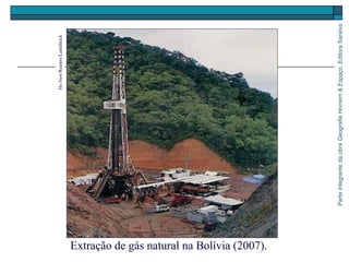 ParteintegrantedaobraGeografiaHomem&Espaço,EditoraSaraiva
Extração de gás natural na Bolívia (2007).
HoNew/Reuters/LatinStock
 