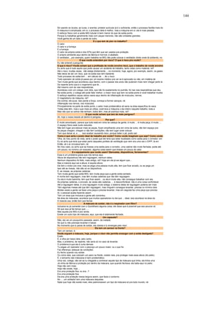 144 
Só usando os óculos, as luvas, o avental, protetor auricular já é o suficiente, então o processo facilita mais do 
A máquina é complicada, em si, o processo dela é melhor, mas a máquina em si, ela é mais pesada. 
O esforço físico com a solda MIG tubular é bem menor do que da solda ponto. 
Porque tu trabalhas geralmente mais com peças menores, não são unidades grandes. 
Você ganha de um lado e perde do outro. 
E o que tem de pior no trabalho? 
O calor. 
O calor e a fumaça. 
E a fumaça. 
O calor da própria solda e dos EPIs que têm que ser usados pra proteção. 
O próprio ambiente aqui dentro da fábrica é horrível, é abafado. 
O ventilador....por exemplo, quem trabalha na MIG não pode colocar o ventilador direto onde tá soldando, no 
O que vocês entendem por risco? O que é risco pra vocês? 
Eu não entendi a pergunta. 
O que é risco? Vocês acham que a profissão de vocês envolve risco, que o trabalho de vocês envolve 
Eu acho que é tudo aquilo que pode causar um acidente de trabalho, tanto vidas como material, né? 
Até o risco, muitas vezes, não esteja diretamente.....no momento, hoje, agora, por exemplo, assim, os gases 
Não deixa de ser um risco, que na solda isso tem bastante. 
Todo processo de solda tem ... em cálculo de ....ão o risco. 
Todo operador de solda já passa por um exame médico pra ver se é aprovado ou não, em matéria de 
Tem muita gente que aconteceu aqui dentro, com o passar dos anos não puderam mais nem chegar perto lá 
De repente acho que é o organismo que tá... 
Até mesmo com as vias respiratórias. 
Aconteceu com um colega, com dois, que não foi exatamente no pulmão, foi nas vias respiratórias que deu 
Na solda ponto, o colega até pode falar melhor, o maior risco que tem na solda ponto é você trabalhar muitos 
O esforço repetitivo causa vários casos aqui dentro de inflamação de músculos, nervos. 
O magnetismo da máquina, né? 
Ele contrai, ele puxa. Isso perde a força, começa a formar caroços, né. 
Inflamação nos nervos, nos músculos. 
Principalmente na parte de solda ponto, o setor mais problemático ali seria na área específica do saca 
Todas elas têm, mas o que mais se utiliza, você leva a máquina o dia inteiro naquele trabalho, toda a 
Mas não que os outros não tenham, todos têm, mas ali acentua mais, né?. 
O que vocês acham que tem de mais perigoso? 
Ah, hoje o nosso leiaute ali dentro é perigoso. 
Por que? 
É muito amontoado, parece que tudo está em cima da cabeça da gente, é muito ... é muita peça, é muito .... 
O espaço físico está muito reduzido. 
Não tem lugar pra estocar mais as peças, ficam empilhando uma em cima da outra, não tem espaço pra 
As peças chegam, chegam e não tem condições, não tem lugar onde colocar. 
Tem que deixar aí, e ..... isso acabar causando risco, porque bater o pé, pode cair. 
Como é que seria o posto ideal de trabalho pra vocês? Como vocês imaginam que seja? Como vocês 
Olha, do meu ponto de vista, seria o posto que ele teria que estar localizado como saída para o corredor, em 
Eu só acho que teria que estar perto daqueles portões de ventilação que nem era uma vez o DIPP, lá em 
Então, ali o ar circulava bem, né. 
No meu caso, eu acho que se tivesse uma saída para o corredor, uma cabine não muito fechada, podia até 
Um pouco, no mínimo um exaustor, alguma coisa assim que tirasse um pouco do calor. 
E o equipamento que vocês usam? Bancadas, dispositivos, ferramentas? 
Esse é um problema grave que nós temos aqui. 
Altura de dispositivos não tem regulagem, nenhum deles. 
Nenhum dispositivo foi feito, mais antigo, né? Hoje em dia já sai algum que... 
Mas a maioria aqui sai a altura, é aquela altura. 
Ele tem o motor pra virar, mas se pega uma pessoa muito alta, tem que ficar arcado, ou se pega um 
Isso até as mesas, não são só os dispositivos. 
É, as mesas, as próprias cadeiras. 
Tem muita gente que solda MIG, tem muita peça que a gente solda sentado. 
A minha tem regulagem, mas têm muitas cadeiras que não têm regulagem. 
Ou ela é muito baixinha, tem que ficar assim... ou ela é muito alta, não consegue trabalhar com ela. 
As próprias cadeiras, o encosto, às vezes são cadeiras .... é desconfortável, não é uma coisa confortável. 
Até a regulagem delas, é uma regulagem muito antiga, o sistema delas de regulagem poderia ser mais 
Têm algumas mesas até que têm regulagem, mas ninguém consegue levantar, precisa no mínimo dois 
Muitas vezes a gente vai fazer uma peça e precisa levantar, mas em seguida faz uma peça que precisa 
Aí, o pessoal acaba fazendo assim. 
Tem um área que inclusive a gente até comentou. 
Na área de máscaras, acontece que muitos operadores no dia que ... ideal, isso acontece na área da 
A maioria usa, então tem que fechar. 
A máscara de soldar, não é o respirador com filtro? 
Inclusive eu já comentei com o Quintilhano alguma coisa, ele disse que é possível que aos poucos vá 
Só que isso já faz tempo que ..... 
Mas aquela pra MIG é pior ainda. 
Existe um outro tipo de máscara, aqui, que ela é totalmente fechada. 
Um capacete? 
Não, ela vai um pouquinho passada, assim, da metade. 
Só que tu não precisas levantar e baixar. 
No momento que tu paras de soldar, ela clareia e tu enxergas pelo visor. 
Ela tem um sensor na frente? 
Tem um sensor, é. 
Vocês erguem a máscara, hoje, porque o visor não permite enxergar com a solda desligada? 
Exato. 
É, e olha por baixo dela, pelo canto. 
Mas, o problema, de repente, não seria só no caso de levantar. 
O problema é que ela é curta demais. 
Tu pegas um operador com o pescoço um pouco maior, ou o que for. 
Faz diferença, adequar às condições. 
Eu fecho quando vou soldar. 
Ou como eles, que colocam um pano na frente, colado nela, pra proteger mais essa altura (do peito). 
É, o tamanho das máscaras é bem problemático. 
Uma vez, colega, não sei se tu chegaste a conhecer aquele tipo de máscara que tinha, ela tinha uma 
Já vinha de fábrica a proteção por dentro da máscara, que quando fechava, ela batia aqui no peito. 
Hoje não vem mais. 
Hoje não existe, hoje ... 
Era uma proteção fixa, ou era...? 
Era uma proteção fixa. 
Ela era uma proteção nessa largura assim, que fazia o contorno. 
No .... um soldador tem uma máscara daquelas. 
Sabe que hoje não existe mais, eles padronizaram um tipo de máscara só pra todo mundo, né. 
 