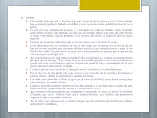  Interior
 El vestíbulo principal está en la planta baja y a él se accede por la primera terraza. En su interior
hay un banco pegado a la fachada acristalada y tiene la misma silueta ondulatoria descrita por la
pared.
 En esta sala hay esculturas de personas y el mostrador de venta de entradas. Dicho mostrador
tiene forma circular y está limitado por una serie de esbeltos pilares y un suelo de color distinto
al resto. Este espacio circular pretende ser la rotonda del museo de Schinkel pero en escala
pequeña.
 El techo del mostrador está acristalado y tiene más altura que el del resto de la sala.
 En la planta baja hay otro vestíbulo, el cual es más usado que en anterior. En el interior de éste
hay un ascensor que tiene una estructura de barras metálicas que sujetan su hueco y parte de una
fachada inclinada. Estas barras son de color azul y son especialmente gruesas, por lo que son una
cita a la arquitectura High Tech.
 En esta misma sala hay una rampa definida por dos tiros paralelos y conduce a la planta primera
(al igual que el ascensor). Esta rampa tiene su descansillo apoyado en una columna demasiado
gruesa que tiene su terminación superior en forma de punta de lápiz, evidenciando así el poco
grosor necesario para sostener la rampa.
 La planta primera tiene forma de U, alberga la escuela de música y las salas del museo.
 Por el ala este de esta planta hay unas escaleras que proceden de la rotonda y pertenecen al
camino urbano, estando en consecuencia aisladas del museo.
 Las salas están colocadas en filade, al igual que el museo de Schinkel, tienen forma rectangular y
cada una tiene un tamaño distinto.
 Cada una tiene un lucernario superior dividido en cuadrados, y los huecos que conectan las salas
tienen molduras que recuerdan levemente a la arquitectura clásica.
 Los lucernarios tienen un diseño que rememoran el artesanado del techo del museo de Schinkel.
El puente que une el edificio viejo con la ampliación tiene una columna con terminación
superior de seta y lucernarios redondos.
 En el hueco que comunica con el edificio antiguo hay dos columnas que forman dos ventanas
rectangulares a cada lado.
 