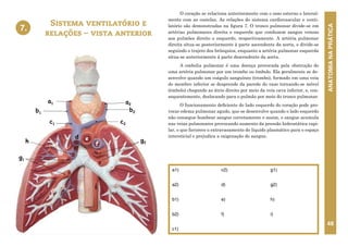 ANATOMIA
NA
PRÁTICA
48
O coração se relaciona anteriormente com o osso esterno e lateral-
mente com as costelas. As relações do sistema cardiovascular e venti-
latório são demonstradas na figura 7. O tronco pulmonar divide-se em
artérias pulmonares direita e esquerda que conduzem sangue venoso
aos pulmões direito e esquerdo, respectivamente. A artéria pulmonar
direita situa-se posteriormente à parte ascendente da aorta, e divide-se
seguindo o trajeto dos brônquios, enquanto a artéria pulmonar esquerda
situa-se anteriormente à parte descendente da aorta.
A embolia pulmonar é uma doença provocada pela obstrução de
uma artéria pulmonar por um trombo ou êmbolo. Ela geralmente se de-
senvolve quando um coágulo sanguíneo (trombo), formado em uma veia
do membro inferior se desprende da parede do vaso tornando-se móvel
(êmbolo) chegando ao átrio direito por meio da veia cava inferior, e, con-
sequentemente, deslocando para o pulmão por meio do tronco pulmonar.
O funcionamento deficiente do lado esquerdo do coração pode pro-
vocar edema pulmonar agudo, que se desenvolve quando o lado esquerdo
não consegue bombear sangue corretamente e assim, o sangue acumula
nas veias pulmonares provocando aumento da pressão hidrostática capi-
lar, o que favorece o extravasamento do líquido plasmático para o espaço
intersticial e prejudica a oxigenação do sangue.
Sistema ventilatório e
relações – vista anterior
7.
a1)
a2)
b1)
b2)
c1)
c2)
d)
e)
f)
g1)
g2)
h)
i)
a1 a2
b1
b2
c1 c2
d e
f
g1
g2
h
i
7. SISTEMA VENTILATÓRIO E RELAÇÕES
VISTA ANTERIOR
 