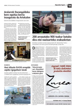 anboto 2010eko azaroaren 12a, barikua
HHerririk herri 3
IURRETA OTXANDIO
Talasoterapia
sari, Otxandiori
buruz dakiguna
erakutsiz gero
Iazlegez,aurtenereherri-ginka-
na antolatu du Euskara Batzor-
deak.AurtengoginkaneanOtxan-
dioko historia, gaur egungo
datuak, leku-izenak eta berben
inguruko galderak erantzun
beharko dituzte parte-hartzai-
leek. Gaurtik aurrera, asteburu-
ro hiruna galdera egingo dituz-
te herriko taberna bakoitzean.
Hurrengo hiru asteetan zehar
erantzun zuzen gehien ematen
dituenak talasoterapian edo
nekazal turismoan egonaldi bat
irabaziko ditu. Sariak abendua-
ren 3an emango dituzte, Euska-
raren Nazioarteko Egunean.
Bestalde,OtxandiokoGazte
Asanbladak eta Euskara Batzor-
deak antolatuta, bertso afaria
prestatudute,azaroaren26rako,
Amets Arzallus eta Uxue Alber-
digaz. Trikitilariak ere egongo
dira,gauamusikazgirotzen.Ber-
tso afari horretan parte hartze-
kosarrerak,dagoeneko,salgaiipi-
nidituzteherrikohainbattaber-
natan. J.D.
Hasi dituzte N-634 errepide
azpiko igogailuen lanak
Autobus geltoki ondoan hasi dira beharrean;
3 hilabete barru igogailuak amaituta egongo dira
Amilburutik autobus geltokira
dagoen lur azpiko pasabidearen
alboan igogailuak jartzeko beha-
rrak hasi dira asteon. Zortzi per-
tsonasartzekobestekoigogailubi
ipinikodituzte,banabidearenalde
bakoitzean. Autobus geltokiaren
alboko igogailuaren beharrak
eguaztenean hasi dituzte.
Hiru hilabete iraungo dute
lanek, eta ez dute oinezkoentzako
pasabidea oztopatuko. Beharrak
amaitzendirenean,autobusgelto-
kiaapurbatatzeragogeratukodela
azaldu du obrako arduradunak.
Iurretako Udalak 230.000 euro
inbertitu ditu igogailu horiek egi-
teko lanetan. A.U.
Eguaztenean hasi ziren beharrean autobus geltoki ondoan .
Aralarrek Durangaldeko
bere egoitza berria
inauguratu du Artekalen
Aralarreko hainbat ordezkari bil-
du zen joan den zapatuan, alder-
diak Durangaldean duen Duran-
goko egoitza berriaren inaugura-
zioan.
Ekitaldian ehun bat militan-
teelkartuzirenArtekalekoegoitza
berria ikusteko, baita beste alder-
di politiko batzuetako eta herriko
elkarte ugaritako ordezkariak ere.
Aurreskuadantzatuondoren,Uda-
letxeko plazan batu ziren. Patxi
Zabaleta alderdiko koordinatzai-
leak, Aintzane Ezenarro Legebil-
tzarreko bozeramaileak, Dani
Maeztu zinegotzi eta legebiltzar-
kideak eta Mikel Anderez Iratza-
rriko kideak hartu zuten hitza.
Egoitza berriko ateak zabalik
daudelaherritarguztientzakoazpi-
marratu zuen bere agerraldian
Maeztuk. “Ia zortzi urtean gure
lana udalean herritarren ahotsa
aldarrikatzeaetadefendatzeaizan
da. Hemendik aurrera behar ber-
dina egiten jarraitzea itxaroten
dugu”. Luntxagaz eta musikagaz
amaitu zuten ekitaldia. J.G.
Ezenarro eta Zabaleta inaugurazioan izan ziren
“Egoitza berriko ateak
herritar guztientzako
zabalik daude”
Aralarreko ordezkariak Artekaleko egoitzaren aurrean.
Sergio Goiri fruiztarrak schnauzer arrazaren gaineko berbaldia emango du, zapatuan, Elkartegian.
200 arrazatako 900 txakur batuko
dira etzi nazioarteko erakusketan
Domekan Landako Gunean egingo duten 45. Nazioarteko Txakur
Erakusketak inoiz baino parte-hartzaile gehiago izango ditu
D
omekan,09:30eanhasieta
19:00ak arte, 45. Nazioar-
teko Txakur Erakusketan
parte hartzeko gonbita luzatu du
BizkaikoTxakurElkarteak.Duran-
gok dituen azpiegiturak aprobe-
txatuz, Landako Gunean antola-
tukoduteerakusketa,eta200arra-
zatako900battxakurbatukodirela
kalkulatu dute.
DurangokoerakusketaEder-
tasunaren Nazioarteko Txapel-
ketarako eta Espainiako Txapel-
ketarako puntuagarrria izango
da.Horrezgainera,bestelakotxa-
pelketabitxiakereantolatudituz-
te; esaterako, txakur beteranoen
txapelketa(bederatziurtetikgora-
kotxakurrentzat)etaugazabagaz-
terik onenarena. Izan ere, anto-
latzaileen esanetan, txakurraren
berezkoedertasunazgainera,uga-
zabak dohain horiek luzituarazt-
teko duen ahalmena ere garran-
tzitsuadalehiaketabatean.Dena
dela,domekakotxapelketatxakur
zaleeizuzendutaerebadago,arra-
zabereziaketorrikodirelako;esa-
terako,Tailandiako arraza primi-
tibo bat, bereizgarri nagusi biz-
karrezurrean ilea kontrako
norabidean haztea duena.
Bestalde, bihar 17:00etan,
SergioGoiritxakurheztailefruiz-
tarrakschnauzerarrazarengaine-
kokonferentziaeskainikoduLan-
dakoElkartegian.Hitzaldian,ber-
taratutakoeniritziakerejasogura
dituzte. J.D.
Lehiaketak dauden arren,
erakusketa zaleei zuzenduta
dagoela adierazi dute
 