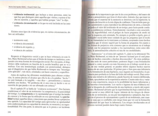 Marta J(JJi "':ullar ltIMe/. - Euqu{t/ Ander.Egg
• evidencia testimonial que incluye a otras personas, entre las
que hay que distinguir entre aquellas que vieron y oyeron el he-
cho en cuestión, y aquellas que hablan porque "otro" lo dijo;
• evidencia circunstancial: es la que no está incluida en las ante-
•
nares.
Existen otros tipos de evidencias que, en ciertas circunstancias, de-
ben ser utilizadas:
• testimonio oral;
• evidencia documental;
• evidencia de experto, y
• evidencia de carácter.
Respecto al diagnóstico social a que se hace referencia en este li-
bro, Mary Richmond aclara que el límite de tiempo es inelástico, com-
parado con otras formas de investigación social. Por aira parte, el diag-
nóstico debe realizarse en función de la acción benéfica que se va a
realizar. Con una tenninología acuñada con posterioridad, diríamos
que el diagnóstico de que habla Richmond es siempre una "investiga-
ción aplicada", vale decir, orientada a un hacer concreto y específico.
Antes de explicar las diferentes modalidades para obtener eviden-
cias, la autora precisa el alcance que ella le da a la palabra "hecho":
no está limitada a lo tangible -nos dice-, pensamientos y sucesos
también son hechos. "El problema de si una cosa es hecho o no es
cuestión de que pueda o no ser afirmada con certeza."
En el capítulo IV se habla de "evidencia testimonial". Dos factores
condicionan el valor de un testimonio: la competencia y la parcialidad
del testigo. La competencia es la oportunidad que el testigo ha tenido
de conocer y la forma que ha utilizado en esa oportunidad. La parcia-
lidad incluye aquellas ideas y emociones que pueden llevar a prejuicios
una opinión. La capacidad del testigo para aprovechar su oportunidad
está condicionada por su capacidad de atención, su memoria y su suges-
tionabilidad. Por otra parte, la atención que se le presta a un incidente
108
Diagnóm"co SQCUú
)en< e d,e la importancia que uno le da a ese problema y del marco de
y pensamientos que tiene el observador. Además, hay que tener en
que el material de la memoria se deteriora con la repetición; la
declaración es la más digna de confianza. Una revisión para ga-
asentimiento o para reproducir las afirmaciones de otros, a menudo
perjudica el valor del testimonio de un testigo, pues hasta puede condu-
cir a confidencias erróneas. Estrechamente vinculada a esta caracterís-
tica de sugestibilidad, está el peligro de hacer preguntas de modo tal
que la respuesta está orientada. No siempre es posible evitarlo, pero el
trabajador social debe tener cuidado de que las preguntas (por el modo
de ser formuladas) no lo traicionen a sí mismo, aceptando como hechos
aquellos que él mismo sugirió por la fonna de preguntar. En cuanto a
las fonnas de prejuicios más comunes que se encuentran en el trabajo
social, son los prejuicios raciales y los nacionalistas; entre estos últi-
mos, la autoestimación colectiva es una de sus modalidades.
"Injerencias" es el tema del capítulo V. ¿Qué es la inferencia? Pa-
ra Mary Richmond, se trata de un "proceso racional por el cual pasa-
mos de hechos conocidos a hechos desconocidos". En otras palabras:
de una serie de casos particulares, podemos llegar a una formulación
general 0, como sucede con más frecuencia en el trabajo social de ca-
so, de una verdad general, se pueden inferir algunos hechos nuevos
acerca de un caso particular. El primer paso o fase para una inferencia
es la fonnulación de una hipótesis, cuyo ingenio en formu larla y la pa-
ciencia para probarla es la base del éxito del trabajo social. Para corro-
borar una tentativa de inferencia, puede hacerse de manera deliberada.
o bien, apoyándose en la experiencia anterior. Cuanto más rica y varia-
da es una experiencia, mayor es la posibilidad de hacer inferencias y
de hacerlas correctamente. Los vacíos o lagunas de una evidencia exi-
len la búsqueda de confirmación de una hipótesis a través del experi~
mento. Richmond advierte que la experi mentación bajo control en tra-
bajo social es muy difícil de lograr. Además de los riesgos de distor-
sión de un testimonio, ya sea por incompetencia o prejuicio, hay ries-
lOS en el proceso de razonamiento a partir de un testimonio, aun cuan-
do se sepa que es confiable; este riesgo tiene que ver con la fonnación
intelectual del que hace la inferencia. Los riesgos involucrados en el
proceso racional pueden darse bajo cuatro fonnas:
109
 