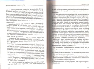 Marfa los! Aguiklr /dóña - Euqlli~1 Anikr·Eg8
quieren saldar algún rencor. Al consultarlos, .se corr~ también el nesgo
de humillar al cliente. Sin embargo. hay ciertas dlficu.hades que. no
pueden ser resueltas sin la evidencia de los actuales vecinos. especl~l­
mente cuando se trata de protección legal o física, para alguno cuya in-
tegridad peligra seriamente. Es posible utilizar ex vecinos ~e muchas
fonnas mucho menos arriesgadas que las consultas con vecm~s ac~ua­
les especialmente en casos cuando aIra evidencia es contradictOria o
en 'la cual las pistas no son suficientes. y el último vecindario puede
proporcionarla.
Aparte de la evidencia de los vecinos, los barrios o vecind~rios ha-
blan por sí mismos; sus caracten sticas físicas, mOr-lles y socl31~s de-
ben ser tenidas en cuenta. Los representantes de cua'quie~ agencia q~e
tengan conexión con un cliente que es inquilin~ d.e~n eVItar al pro~le­
tario del inmueble, porque ello podría crear preJuIcIoS. Los comer~an­
tes locaJes, almacenero, fanuacéutico, etc., son fuentes en el vecinda-
rio que el trabajador social también ha ~e tener en cuenta. Cuando se
trata de barrios de extranjeros, es muy Importante establecer contacto
con el líder que los representa.
El capítulo XV hace referencia a "J?jv~rsasfuenl:s", e~tre.l~s cua-
les Richmond distingue lTes grupos prinCipales: oficln~s pubJ¡~as (po-
licía y alTOS oficiales públicos) algunos tipos de negocIo y socIedades
de beneficencia.
La policía como fuente de infonnación es útil por el co.nocimiento
que tiene del vecindario y de 10 que ocurre en él. pero el tipo de rela-
ciones que tiene con la gente puede hacer que sea la fuent~ menos sa-
tisfactoria. Algunos negocios, como la venta de una máquma de coser
o el cobro de un seguro, aunque frecuentemente no tengan ~alor, pue-
den ilustrar por algunas evidencias circunstanciales. Las socledad~s de
beneficencia pueden infonnar sobre miembros vinculados a la mIsma.
"Las agencias como fuen/es" (capítulo XVI) ~on lambién condu-
centes al diagnóstico, y su testimonio o infonnaclones a~untan a dos
funciones: suplir los datoSde la propia experiencia y suplir los rcsulta-
dos de los propios cuestionarios.
Las agencias sociales en sus relaciones deben pasar de la .competi-
ción entre sí a la mutua cooperación. Como fuentes exten ores, las
120
• social
sociales pertenecen a un plano diferente de todas las demás,
'SlIS evidencias hay que aplicar normas y /eSIS de evaluación un tan-
diferentes.
Un intercambio sistemático y confidencial de inronuación entre las
. sociales asegura mejor diagnóstico y tr-ltamiento, proporcio-
un mejor entendimiento entre las agencias, reduce el exceso de es-
,rzo y aumenta el entendimiento entre las agencias, a la vez que fo-
sentido de responsabilidad individual por el trabajo asumido.
en el cual las pistas de una agencia social deben ser consulta-
depende de una serie de factores, pero, en general, lo primero que
be,"OShacer es aseguramos de que al entrar en un caso detenninado
estamos aumentando el esfuerzo o interfiriendo en el tratamiento de
otra agencia; en segundo témlino, hay que buscar una historia
a nuestro propio diagnóstico; y tercero, buscar cooperación en el
. La investigación adicional no es necesariamente una du-
de esfuerzos, pero un nuevo cuestionario se hace mejor con
are de diagnóstico más ampliamente aceptados. La comunica-
entre los encargados de realizar determinadas prácticas sociales
ser directa y no a través de clientes u Olros intermediarios.
Los mejores medios de comunicación para casi todos los propósi-
del trabajo social son los que se establecen por medio de la entre-
1... personal; el peor medio es por los cuestionarios que se responden
escrito. A este tipo de cuestionarios, al teléfono. mensajes y otros
parecidos, se refiere el capítulo xvn.
Un cuestionario es frecuentemente una cuestión de rutina, pero su
es probado por las siguientes preguntas: .
¿Debe ser escrito el cuestionario o hay otro medio de comunicación
que llenaría mejor nuestros propósitos'?
¿Debe ser escnlo ahora'? ¿Se han hecho todas las encuestas prelimi-
nares que harían del cuestionario el siguiente paso en el orden lógico?
¿Qué relación tiene con todo el proceso?
¿Teniendo en cuenta los fines propuestos, se ha elegido a la perso-
na indicada?
12/
 