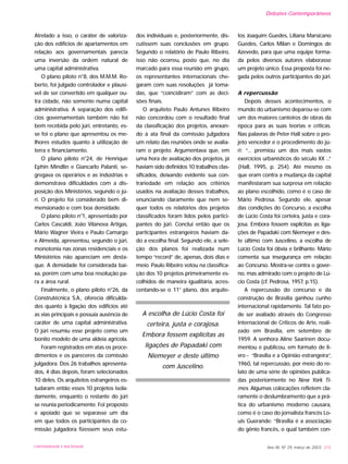 Atrelado a isso, o caráter de valoriza-
ção dos edifícios de apartamentos em
relação aos governamentais parecia
uma inversão da ordem natural de
uma capital administrativa.
O plano piloto n°8, dos M.M.M. Ro-
berto, foi julgado controlador e plausí-
vel de ser convertido em qualquer ou-
tra cidade, não somente numa capital
administrativa. A separação dos edifí-
cios governamentais também não foi
bem recebida pelo júri, entretanto, es-
se foi o plano que apresentou os me-
lhores estudos quanto à utilização de
terra e financiamento.
O plano piloto n°24, de Henrique
Ephin Mindlin e Giancarlo Palanti, se-
gregava os operários e as indústrias e
demonstrava dificuldades com a dis-
posição dos Ministérios, segundo o jú-
ri. O projeto foi considerado bem di-
mensionado e com boa densidade.
O plano piloto n°1, apresentado por
Carlos Cascaldi, João Vilanova Artigas,
Mário Wagner Vieira e Paulo Camargo
e Almeida, apresentou, segundo o júri,
monotonia nas zonas residenciais e os
Ministérios não apareciam em desta-
que. A densidade foi considerada bai-
xa, porém com uma boa resolução pa-
ra a área rural.
Finalmente, o plano piloto n°26, da
Construtécnica S.A., oferecia dificulda-
des quanto à ligação dos edifícios até
as vias principais e possuía ausência de
caráter de uma capital administrativa.
O júri resumiu esse projeto como um
bonito modelo de uma aldeia agrícola.
Foram registrados em atas os proce-
dimentos e os pareceres da comissão
julgadora. Dos 26 trabalhos apresenta-
dos, 4 dias depois, foram selecionados
10 deles. Os arquitetos estrangeiros es-
tudaram então esses 10 projetos isola-
damente, enquanto o restante do júri
se reunia periodicamente. Foi proposto
e apoiado que se separasse um dia
em que todos os participantes da co-
missão julgadora fizessem seus estu-
dos individuais e, posteriormente, dis-
cutissem suas conclusões em grupo.
Segundo o relatório de Paulo Ribeiro,
isso não ocorreu, posto que, no dia
marcado para essa reunião em grupo,
os representantes internacionais che-
garam com suas resoluções já toma-
das, que “coincidiram” com as deci-
sões finais.
O arquiteto Paulo Antunes Ribeiro
não concordou com o resultado final
da classificação dos projetos, anexan-
do à ata final da comissão julgadora
um relato das reuniões onde se avalia-
ram o projeto. Argumentava que, em
uma hora de avaliação dos projetos, já
haviam sido definidos 10 trabalhos clas-
sificados, deixando evidente sua con-
trariedade em relação aos critérios
usados na avaliação desses trabalhos,
enunciando claramente que nem se-
quer todos os relatórios dos projetos
classificados foram lidos pelos partici-
pantes do júri. Conclui então que os
participantes estrangeiros haviam da-
do a escolha final. Segundo ele, a sele-
ção dos planos foi realizada num
tempo “record” de, apenas, dois dias e
meio. Paulo Ribeiro votou na classifica-
ção dos 10 projetos primeiramente es-
colhidos de maneira igualitária, acres-
centando-se o 11° plano, dos arquite-
tos Joaquim Guedes, Liliana Marsicano
Guedes, Carlos Milan e Domingos de
Azevedo, para que uma equipe forma-
da pelos diversos autores elaborasse
um projeto único. Essa proposta foi ne-
gada pelos outros participantes do júri.
A repercussão
Depois desses acontecimentos, o
mundo do urbanismo deparou-se com
um dos maiores canteiros de obras da
época para as suas teorias e críticas.
Nas palavras de Peter Hall sobre o pro-
jeto vencedor e o procedimento do jú-
ri: “... premiou um dos mais vastos
exercícios urbanísticos do século XX ...”
(Hall, 1995, p. 254). Até mesmo os
que eram contra a mudança da capital
manifestaram sua surpresa em relação
ao plano escolhido, como é o caso de
Mário Pedrosa. Segundo ele, apesar
das condições do Concurso, a escolha
de Lúcio Costa foi certeira, justa e cora-
josa. Embora fossem explícitas as liga-
ções de Papadaki com Niemeyer e des-
te último com Juscelino, a escolha de
Lúcio Costa foi óbvia e brilhante. Mário
comenta sua insegurança em relação
ao Concurso. Mostra-se contra o gover-
no, mas admirado com o projeto de Lú-
cio Costa (cf. Pedrosa, 1957, p.15).
A repercussão do concurso e da
construção de Brasília ganhou cunho
internacional rapidamente. Tal fato po-
de ser avaliado através do Congresso
Internacional de Críticos de Arte, reali-
zado em Brasília, em setembro de
1959. A senhora Aline Saarinen docu-
mentou e publicou, em formato de li-
vro - “Brasília e a Opinião estrangeira”,
1960, tal repercussão, por meio do re-
lato de uma série de opiniões publica-
das posteriormente no New York Ti-
mes. Algumas colocações refletem cla-
ramente o deslumbramento que a prá-
tica do urbanismo moderno causara,
como é o caso do jornalista francês Lo-
uis Guerande: “Brasília é a associação
do gênio francês, o qual também con-
Ano XII, Nº 29, março de 2003 215UNIVERSIDADE E SOCIEDADE
A escolha de Lúcio Costa foi
certeira, justa e corajosa.
Embora fossem explícitas as
ligações de Papadaki com
Niemeyer e deste último
com Juscelino.
Debates Contemporâneos
 