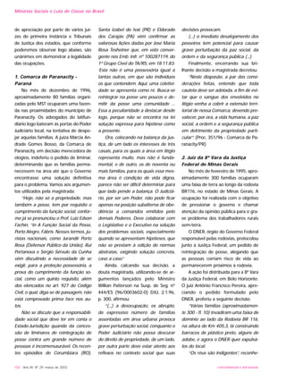 de apreciação por parte de vários jui-
zes de primeira instância e Tribunais
de Justiça dos estados, que conforme
poderemos observar logo abaixo, são
unânimes em demonstrar a legalidade
das ocupações.
1. Comarca de Paranacity -
Paraná
No mês de dezembro de 1996,
aproximadamente 80 famílias organi-
zadas pelo MST ocuparam uma fazen-
da nas proximidades do município de
Paranacity. Os advogados do latifun-
diário logo bateram às portas do Poder
Judiciário local, na tentativa de despe-
jar aquelas famílias. A juíza Márcia An-
drade Gomes Bosso, da Comarca de
Paranacity, em decisão merecedora de
elogios, indeferiu o pedido de liminar,
determinando que as famílias perma-
necessem na área até que o Governo
encontrasse uma solução definitiva
para o problema. Vamos aos argumen-
tos utilizados pela magistrada:
“Hoje, não só a propriedade, mas
também a posse, tem por requisito o
cumprimento da função social, confor-
me já se pronunciou o Prof. Luiz Edson
Fachin, “in A Função Social da Posse,
Porto Alegre, Fábris. Nesses termos, ju-
ristas nacionais, como Jurandir Porto
Rosa (Defensor Público da União), Rui
Portanova e Sérgio Sérvulo da Cunha
vêm discutindo a necessidade de se
exigir, para a proteção possessória, a
prova do cumprimento da função so-
cial, como um quinto requisito, além
dos elencados no art. 927 do Código
Civil, o qual, diga-se de passagem, não
está comprovado prima face nos au-
tos.
Não se discute que a responsabili-
dade social que deve ter em conta o
Estado-Jurisdição quando da conces-
são de liminares de reintegração de
posse contra um grande número de
pessoas é incomensaurável. Os recen-
tes episódios de Corumbiara (RO),
Santa Izabel do Ivaí (PR) e Eldorado
dos Carajás (PA) vêm confirmar as
valorosas lições dadas por José Maria
Rosa Tesheiner que, em voto conver-
gente nos Emb. Infr. nº 100287119, do
1º Grupo Cível do TA/RS, em 18.11.83:
‘Esta não é uma possessória igual a
tantas outras, em que são indivíduos
os que contendem. Aqui, uma coletivi-
dade se apresenta como ré. Busca-se
reintegrar na posse uns poucos e de-
mitir da posse uma comunidade ...
Essa a peculiaridade a destacar desde
logo, porque não se encontra na lei
solução expressa para hipótese como
a presente.
Ora, colocando na balança da jus-
tiça, de um lado os interesses de três
casais, para os quais a área em litígio
representa muito, mas não é funda-
mental, e de outro, os de noventa ou
mais famílias, para os quais essa mes-
ma área é condição de vida digna,
parece não ser difícil determinar para
que lado pende a balança. O Judiciá-
rio, por ser um Poder, não pode ficar
apenas na posição subalterna de obe-
diência a comandos emitidos pelo
demais Poderes. Deve colaborar com
o Legislativo e o Executivo na solução
dos problemas sociais, especialmente
quando se apresentam hipóteses, que
não se prestam à edição de normas
abstratas, exigindo solução concreta,
caso a caso.”
Ainda, calcando sua decisão, a
douta magistrada, utilizando-se de ar-
gumentos lançados pelo Ministro
Willian Patterson na Susp. de Seg. nº
444/ES (96/0003602-0) DJU, 2.1.96,
p. 300, afirmou:
“(...) a desocupação, ex abrupto,
de expressivo número de famílias
assentadas em área urbana provoca
grave perturbação social, conquanto o
Poder Judiciário não possa descurar
do direito de propriedade, de um lado,
por outra parte deve estar atento aos
reflexos no contexto social que suas
decisões provocam.
(...) o imediato desalojamento dos
posseiros tem potencial para causar
grave perturbação da paz social, da
ordem e da segurança pública (...)
Finalmente, encerrando sua bri-
lhante decisão a magistrada decretou:
“Neste diapasão, a par das consi-
derações feitas, entendo que toda
cautela deve ser adotada, a fim de evi-
tar que o sangue dos envolvidos no
litígio venha a cobrir a extensão terri-
torial de nossa Comarca, devendo pre-
valecer, por ora, a vida humana, a paz
social, a ordem e a segurança pública
em detrimento da propriedade parti-
cular”. (Proc. 351/96 - Comarca de Pa-
ranacity/PR)
2. Juiz da 8ª Vara da Justiça
Federal de Minas Gerais
No mês de fevereiro de 1995, apro-
ximadamente 300 famílias ocuparam
uma faixa de terra ao longo da rodovia
BR116, no estado de Minas Gerais. A
ocupação foi realizada com o objetivo
de pressionar o governo e chamar
atenção da opinião pública para o gra-
ve problema dos trabalhadores rurais
sem-terra.
O DNER, órgão do Governo Federal
responsável pelas rodovias, protocolou
junto à Justiça Federal, um pedido de
reintegração de posse, alegando que
as pessoas corriam risco de vida ao
permanecerem próximos à rodovia.
A ação foi distribuída para a 8ª Vara
da Justiça Federal, em Belo Horizonte.
O juiz Antônio Francisco Pereira, apre-
ciando o pedido formulado pelo
DNER, proferiu a seguinte decisão:
“Várias famílias (aproximadamen-
te 300 - fl. 10) invadiram uma faixa de
domínio ao lado da Rodovia BR 116,
na altura do Km 405,3, lá construindo
barracos de plástico preto, alguns de
adobe, e agora o DNER quer expulsá-
los do local.
“Os réus são indigentes”, reconhe-
100 - Ano XII, Nº 29, março de 2003 UNIVERSIDADE E SOCIEDADE
Minorias Sociais e Luta de Classe no Brasil
 