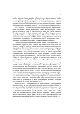 7
os olhos inúteis, as chamas apagadas, os fogões frios e o alimento a acabar. Wladas
repartiu as últimas rações de bolacha e leite. Diante da janela ficavam à espreita de
uma luz. A parede negra parecia achatar-se em suas testas, impenetrável. Estavam
inquietos. Guardavam boa quantidade de água, mas terminara o alimento. O prédio
tinha dez andares, Wladas achou que devia ir até o último para enxergar a distância.
Saiu e começou a subir. Dos apartamentos vinham perguntas: “Quem está aí?
Quem está subindo?”. Wladas se identificava, embora poucos inquilinos o conhecessem. Perguntavam o que ele queria e no sexto andar uma voz lhe assegurou:
“O senhor pode subir até lá em cima, mas perde tempo. Estive lá agora, com dois
companheiros. Não se vê nada, em parte alguma”. Wladas arriscou: “Meu alimento
acabou, estou com um casal e dois filhos comigo. Vocês poderiam me arranjar?” A
voz respondeu: “Nossa reserva dá justamente até amanhã. Nada podemos fazer. . . ”
Pensou uns segundos e resolveu descer. Diria a verdade aos seus amigos?
Quando o receberam com perguntas ansiosas, mentiu: “Não cheguei até lá. Encontrei alguém que fora há pouco. Disse que se vê qualquer coisa, muito longe, não
souberam explicar.” O casal e as crianças se encheram de esperanças, enquanto ele
sugeria a única idéia viável. Sairia novamente, armado de uma alavanca qualquer, e
arrombaria a mercearia distante cem metros, mais ou menos. Ele conhecia o trajeto,
não se perderia. Tirou a caixa de ferramentas de cima do armário, separou uma
alavanca de ponta, martelo e torquês. Seu vizinho insistiu em ir também. Wladas
nada disse, mas o desespero da mulher e das crianças de ficarem sós não o deixou.
Colocou no bolso as ferramentas, enroladas em um saco vazio, e a alavanca presa
no cinto, para ter as mãos livres. Pediu que não se preocupassem se não voltasse
logo.
Saía do seu abrigo para furtar comida. Era para se temer o que encontrasse. A
escuridão riscara as hierarquias. Nada mais valia o dinheiro, os documentos e carteiras de identidade. Não existiam polícia, governo e leis aplicáveis. Tinha-se que
confiar em vozes, saídas das fisionomias ocultas, cujas mãos poderiam dar ou agredir. Wladas andava junto às paredes, o cérebro reconstruindo os detalhes daquele
trecho. Suas mãos pesquisavam cada reentrância, de repente as lembranças se misturavam, o solo parecia girar debaixo dos pés, ficava parado, de costas na parede, a
mão direita imóvel, apontando a direção a seguir. Aproximava-se lentamente do objetivo. Embora justificável, a intenção de roubo punha-o trêmulo, como se alguém
tivesse meios de surpreendê-lo. Os dedos, palmo a palmo, seguiram o trajeto até
tocar o ondulado da porta de aço. Não podia errar.
No quarteirão era a única casa comercial. Wladas estacou, a ouvir. Havia sons
distantes, como os de uma enfermaria de hospital, de portas fechadas. Abaixou-se
para descobrir o lugar do cadeado. Suas mãos não encontraram resistência. A porta
estava só meio cerrada, não teria que arrombar nada. Curvou-se e entrou sem ruído.
As prateleiras da direita teriam latas de alimento e doces. Colidiu com o balcão.
Soltou uma exclamação e ficou imóvel, músculos repuxados, à espera. Ninguém
falou nem fez barulho. Pulou o balcão e foi avançando a mão, tocou a tábua, foi
deslizando-a pela prateleira. Não havia nada, certamente venderam antes da escu-

 