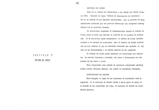 101
CAP I T ULO 7
MtTODO DE CROSS
METODO DE CROSS
Este es un método de relajaciones y fue ideado por Hardy Cross
en 1932. También se llama "Método de distribución de momentos".
No es un método de los llamados aproximados, sino un proceso de apr.<?_
ximaciones sucesivas que nos permite determinar las incógnitas hi.pere~
táticas con la precisión deseada.
En estructuras impedidas al desplazamiento lateral el método de
Cross evita el tener que efectuar la solución de un sistema de ecuacio-
nes. Si la estructura puede desplazarse, el método de Cross también
· conduce a un sistema de ecuaciones, pero el número de dichas ecuacio-
nes es muy inferior al que se obtendría utilizando por ejemplo, el mé
todo de las flexibilidades o el método general de las rigideces.
El método de Cross puede aplicarse en estructuras con elemen-
tos de sección constante o variable, así como a estructuras con ele-
mentos de· eje recto o curvo.
Para comprender este método es necesario comprender perfecl:!!
mente ciertos términos básicos, los cuales se estudiarán enseguida.
CONVENCION DE SIGNOS
Para designar el signo de los momentos la convención f'erá la -
siguiente: Si el momento de flexión tiende a hacer girar al apoyo en
el sentido de las manecillas del reloj, el momento de flexión se consi-
derará positivo.
 