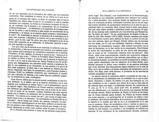 92                  LA NATURALEZA     DEL CONOCER
                                                                                                      DE LA ESENCIA Y LA EXISTENCIA                         93
   do de ~a expresió? ~on la naturaleza del objeto que esa expresión
                                                                                     nente lugar. Para Husserl y sus continuadores en la fenomenología,
   caractenza. Para Anstoteles la esencia de Un objeto es lo que se ex-
                                                                                     las esencias no son realidades metafísicas pero tampoco son coricep.
   ~resa. ~n el coric~pto del objeto, es decir, el concepto bajo el cual se          tos o ideas mentales: "son unidades ideales de significación" que se'
   identifica ese objeto como lo que es. Lo nominal y lo real no pueden              dan a la conciencia, es decir, universales concretos que en vez de reali-
   separarse por completo. La forma es el elemento necesario de una co-              dad poseen idealidad. Su pensamiento desemboca en la idea de que lo
  sa, en contraste con la materia y su composición. En La metafísica                 universal tiene un contenido ideal. Avanza hacia lo dado, para descu-
  (~031a) declara que " ... la definición es la expresión de la misma esen-   l· .
                                                                              I
                                                                                     brir que cada objeto sensible e individual posee una esencia. El estu-
  CIa de lo~ seres, y que la esencia es algo propio en exclusividad de las           dio de las esencias está constituido por una intuición que Husserl lla-
  substancias o, al menos, es en máximo grado primera y absolutamen-                 ma "la visión del eidos". De los continuadores de Husserl el más no-
  te suyo". En ~stóteles la esencia es sinónimo de la naturaleza de la               table ha sido Max Scheler (1874-1928). Scheler considera que existe
  cosa; esto equivale a identificar la esencia con lo que contesta la pre-           el conocimiento a priori; pero, distinto de Kant, lo a priori no son jui-
  gunta, ¿~ue es es~ cosa? Es obvio que para el Estagirita el ser de las             cios sino esencias. Igual que Husserl, Scheler afirmó que las esencias
  C?sas está contenido en su definición: la definición describe la esen-             nos son dadas, por lo cual son realidades objetivas y eternas, no abs-
 CIa,que equivale a su especie.
                                                                                     tracciones del pensamiento humano. Esta actitud concuerda con la
      Los qu~,creen que la esencia es un universal, la reducen a una me-             tesis de Santayana, en la fase tardía de su pensamiento. Para Scheler
 ra abstracción, y esto no es aceptado por muchos. Los realistas extre-              la teoría del conocimiento es parte de una teoría más abarcadora,
 mos opinan que la esencia es un constitutivo metafísico de la realidad              que se ocupa de las "conexiones objetivas entre las' ~sen~ias".. ~sta
 Temprano, en San Agustín, la esencia se asoció al ser: "esencia se di-              teoría entre otras concomitancias, postula una experiencia religiosa
ce de aquello que es ser..." (Sobre la Trinidad). Santo Tomás de Aqui-               original: lo divino pertenece a las esencias primordiales que se ~~ a
 no afirma en Sobre el ente y la esencia, que la esencia es aquello por              la conciencia humana. La metafísica no puede fundamentar la religión,
lo cual y en .10. cu~ la Cosa tiene ser. Santq Tomás es uno de los pri-              como quedó demostrado tras los esfuerzos de la Edad Media, pero
~ero,s que dIStinguIeron con precisión entre esencia y existencia. Se-               Scheler reconoce lo divino como evidente en las esencias primarias
~n el, una s.ustan~ia es un compuesto; es una esencia a la que le ha                 que el ser descubre. Sus ideas guardan alguna similitud .co~ la tesis de
SIdo.dad~ e~IStencla. Al darle esse a una essentia se obtiene una sus-               Otto, en lo que se refiere a la innata naturaleza del sentimiento ~or lo
tan~la: Siguiendo esta ?n~a de pensamiento, para Francisco Suarez y                  divino. Por éstas, entre otras razones, el problema de las esencias ha
Christian Wolff los múltiples existentes que constituyen el mundo
                                                                                     cobrado actualidad en este siglo.
s?n una c.olecci.ónde esencias a las cuales Dios ha conferido existen-                    La esencia denota la naturaleza básica e invariable de una cosa, o
CIa.La exístencía es, pues, contingente.
                                                                                     de un sentimiento; su naturaleza real, en contraste con lo que es acci-
      Duns Escoto afirma que la esencia puede considerarse en tres for-              dente, fenómeno o ilusión. Se refiere a lo que una sustancia es, a lo
  ~as distintas: en sí misma, que es su aspecto metafísico; en lo real               que constituye su ser, a aquello por virtud de lo que es. Esta idea de
 singular que, c?nstituye su estado físico; o en el pensamiento, que es              las esencias tiene una larga y accidentada historia. En Aristóteles su
 su as~ect.o lógico. Para Guillermo de Occam esencia y existencia son                Tt eón, su 1'0 Tt ev E tvat , quod quid erat, su quiddity, al igual
 dos términos que significan la misma cosa, una al modo de un verbo,                 que sus definiciones y su concepto de la fon;za, son m~eras diversas
 l~ otra al m?d~ de un nombre. Leibniz enseñaba que toda esencia                     de denotar esencia. Había heredado de Platon la Teona de las Ideas,
 tien?~ po~ SI misma a la existencia. En La ciencia de la lógica, Hegel              que en forma alterada jamás rechazó. En Platón las formas ideales
 escn.blO: La esencia es la verdad del ser"·, que ocupa un lugar inter-              son puras esencias, y su participación en la materia da origen a t~do
medio entre el ser y el concepto: "su movimiento se efectúa del ser al               lo existente. En la teoría aristotélica de la potencia y su actualización,
c?ncepto". Así se.·f~~a una tríada: ser, esencia, concepto. La esen-                 la esencia es lo posible que aún no es, y su actualización es lo que
CIa se desarrolla dialecticamente en tres fases: primero es esencia sim-             crea el existente. Entre los escolásticos ovata y realitas s~ usaron ca-
ple, ~ue ~parece como reflexión; luego es esencia que emerge a la exis-              mo términos para señalar esencias. Kant en ocasiones uso l~ palabra
tencia; fm~men~ se ::evela. omo unidad, antes de pasar al concepto.
                             c                                                       realitas en este sentido. Los posibles y los inteligibles de LeIbnIZ son
     En la filosofla mas recíents el tema de las esencias ocupa promi-               esencias. Si nos olvidamos de las nomenclaturas diversas, podemos
 