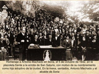 Homenaje a Antonio Machado en Soria, el 5 de Octubre de 1932, en la plazoleta frente a la ermita de San Saturio, con motivo de su nombramiento como hijo adoptivo de la ciudad, En la mesa, sentados, Antonio Machado y el alcalde de Soria 