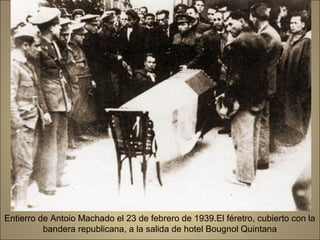 Entierro de Antoio Machado el 23 de febrero de 1939.El féretro, cubierto con la
          bandera republicana, a la salida de hotel Bougnol Quintana
 