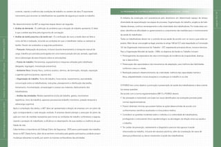 páginas152e153
controle, visando a melhoria das condições de trabalho no canteiro de obra. É importante
instrumento para envolver os trabalhadores nas questões de segurança e saúde no trabalho.
No desenvolvimento da AET as seguintes etapas devem ser seguidas:
Análise da demanda - É a definição do problema que a situação do trabalho apresenta. O ideal
é que a análise seja feita pela ergonomia de concepção.
Análise da tarefa prescrita e da tarefa real – É a verificação de como a tarefa deve ser feita e
como de fato é realizada, incluindo as condições em que o trabalhador realiza ou realizará as
tarefas. Devem ser analisados os seguintes parâmetros:
– Posturais: Adequação de posturas, inclusive durante levantamento e transporte manual de
carga, trabalho por períodos prolongados em uma mesma posição (em pé, sentado, agachado
etc) e sobrecargas de peso (impacto sobre as articulações);
– Postos de trabalho: Ferramentas, equipamentos e máquinas utilizadas pelo trabalhador
(desgaste, regulagem, manutenção preventiva);
– Ambiente físico: Arranjo físico, conforto acústico, térmico, de iluminação, vibração, exposição
a agentes químicos (poeiras, vapores etc);
– Organização do trabalho: Turno de trabalho, horas extras, revezamentos, sazonalidade,
comunicação entre os trabalhadores, instruções, planejamento e distribuição das tarefas,
treinamento, movimentação, armazenagem e acesso aos materiais, deslocamento dos
trabalhadores;
– Análise das atividades: Modos operatórios (ciclos de trabalho, gestos, movimentos
repetitivos, ritmo de trabalho), aspectos psicossociais (trabalho monótono, pressão temporal e
sobrecarga cognitiva).
Após a compilação dos dados, a AET deve ser apresentada à direção da empresa com um plano de
ação correspondente a cada situação avaliada. A empresa deverá planejar a execução do plano de
ação por meio de medidas necessárias para tornar as condições de trabalho confortáveis e seguras,
visando a proteção do trabalhador, a eficiência no desempenho de suas tarefas e a melhoria da qua-
lidade de vida.
Cabe lembrar a importância do Diálogo Diário de Segurança - DDS para a participação dos trabalha-
dores na AET. Desta forma, além de se sentirem motivados pela gestão participativa, poderão propor
mudanças relevantes na tarefa, por serem os maiores conhecedores das atividades.
3.6 PROGRAMA DE CONTROLE MÉDICO DE SAÚDE OCUPACIONAL – PCMSO
A indústria da construção civil caracteriza-se pelo dinamismo em determinado espaço de tempo,
diversidade de especialização nas etapas do processo, fragmentação do trabalho, exigência de habi-
lidades diversas, contínuo remanejamento e alta rotatividade dos trabalhadores. Por todas estas vari-
áveis, identifica-se dificuldade no gerenciamento e cumprimento das medidas para o monitoramento
da saúde do trabalhador.
Todos os trabalhadores devem ter o controle de sua saúde de acordo com os riscos a que estão ex-
postos. Além de ser uma exigência legal, prevista no artigo 168 da CLT, está respaldada na Convenção
161 da Organização Internacional do Trabalho - OIT, respeitando princípios éticos, morais e técnicos.
Para a Organização Mundial da Saúde – OMS, os objetivos da Saúde no Trabalho incluem:
Prolongamento da expectativa de vida e minimização da incidência de incapacidade, doença,
dor e desconforto;
Preservação das capacidades e dos mecanismos de adaptação, para melhoria das habilidades
conforme o sexo e a idade;
Realização pessoal e desenvolvimento da criatividade: melhoria das capacidades mental e
física, adaptabilidade a novas situações e a mudanças no trabalho e na vida.
O PCMSO tem como objetivo a promoção e preservação da saúde dos trabalhadores e deve orientá-
los nessas questões.
De acordo com a norma regulamentadora (NR-7) o PCMSO deverá:
Ser planejado e implantado com base nos riscos identificados nas avaliações previstas pelas
normas regulamentadoras;
Possuir diretrizes mínimas que possam balizar as ações desenvolvidas de acordo com
conhecimentos científicos atualizados e a boa prática médica;
Considerar as questões incidentes sobre o indivíduo e a coletividade de trabalhadores,
privilegiando o instrumental clínico-epidemiológico na abordagem da relação entre sua saúde e
o trabalho;
Ter caráter de prevenção, rastreamento e diagnóstico precoce dos agravos à saúde
relacionados ao trabalho, inclusive de natureza subclínica, além da constatação de casos de
doenças profissionais ou danos irreversíveis à saúde dos trabalhadores.
|manualdesegurançaesaúdenotrabalho|indústriadaconstruçãocivil–edificações|PROGRAMASEAÇÕES|
 