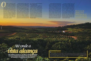 OO café arábica é a espécie mais cultiva-
da no Brasil e no mundo. A variedade ocu-
pa 81% da área plantada com a cultura no
País e poderá responder por 76% da co-
lheita brasileira na safra de 2018. A pro-
dução global de arábica está estimada em
97,42 milhões de sacas de 60 quilos para a
temporada mundial 2017/18, com queda
de 4,6% em relação ao período anterior,
como aponta o relatório da Organização
Internacional do Café (OIC), divulgado em
março de 2018. A redução prevista é refle-
xo da produção menor de arábica na Co-
lômbia e no Brasil. A safra mundial esten-
de-se de outubro a setembro.
A colheita brasileira de arábica poderá
variar entre 41,74 e 44,55 milhões de sa-
cas de 60 quilos (ponto médio de 43,15
milhões) na safra de 2018, com alta de
21,9% a 30,1%, em comparação com o vo-
lume de 43,38 milhões de sacas registra-
das em 2016, último ano de bienalidade
positiva, conforme previsão da Compa-
nhia Nacional de Abastecimento (Conab),
apresentada em janeiro. Esse volume re-
presenta 76% do total projetado para a
safra nacional. Também vai significar a
retomada da quantidade produzida em
2016 e favorecer a escala de crescimento
que vinha ocorrendo anteriormente. Em
2017, ano de ciclo negativo, a produção foi
de 34,25 milhões de sacas.
A bienalidade positiva e negativa, ca-
racterística mais forte no arábica do que
no conilon, diminui a oferta do produto,
exigindo estocagem e carreamento de
uma safra para outra. Entretanto, segun-
do a Conab, o cafeicultor mais capitaliza-
do tem investido em novas tecnologias,
o que tem contribuído para uma melhor
recuperação das plantas bastantes es-
tressadas, que vêm de um ciclo de alta
produção, com o objetivo de minimizar a
queda da produção nas safras de ano de
bienalidade negativa.
Produção de
arábica está
projetada em 41,7
a 44,5 milhões de
sacas pela Conab
Aprodutividademédiapoderáalcançar
entre 27,15 e 28,98 sacas de 60 quilos por
hectare em 2018, superando entre 17,4%
a 25,4% % a quantidade anterior, de 23,12
sacas por hectare. Ao longo dos anos, me-
lhorias no manejo e no pacote tecnológi-
co elevado contribuíram para diminuir a
diferença entre as produtividades de ciclo
positivo e negativo. Isso pode ser verifica-
do entre as safras de 2001 e 2013. Mas o
ciclo bienal pode ser alterado pelo clima
inadequado. Em 2014, por exemplo, ape-
sar de ser uma safra positiva, a forte res-
trição hídrica fez com que a produtivida-
de fosse inferior à média do ano anterior.
Os cafezais de arábica ocupam 1,78
milhão de hectares no Brasil, o equivalen-
te a 81% de todo o espaço destinado ao
plantio. A estimativa é de acréscimo de
0,2% (3,75 mil hectares) para a lavoura
em 2018. Minas Gerais concentra a maior
área com a espécie, de 1,23 milhão de
hectares, correspondendo a 68,8% da
área ocupada com café arábica no País.
O Estado também responde por grande
parte da produção, com safra projetada
entre 28,7 e 30,2 milhões de sacas para
2018. Na temporada, será seguido pelos
volumes dos estados de São Paulo, Espí-
rito Santo, Bahia e Paraná.
l REALIDADE ESTÁVEL
Na última década, a lavoura de café arábica manteve-se estável, girando ao redor de 1,78 milhão de hectares. Além dos ci-
clos plurianuais de preços e produção, o arábica é caracterizado por flutuações de área em produção entre as safras. Nos anos
de ciclo de bienalidade negativa, a área em formação aumenta, uma vez que os produtores optam por manejar as culturas, em
especial as áreas mais velhas, onde a produtividade é menor.
SílvioÁvila
2726
Atéondea
vistaalcançaCafé arábica ocupa 81% da área plantada no Brasil
e em 2018 poderá responder por 76% da colheita,
retomando a trajetória de crescimento
 