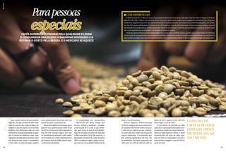 ASabe aquela máxima de que produtos
especiais são para pessoas também espe-
ciais?Nocasodocafé,aregraseaplica.So-
bretudonoquedizrespeitoaoconsumidor
brasileiro, que demonstra cada vez mais
refinamentonogostopelabebida.Aexplo-
são no número de cafeterias e lojas espe-
cializadaseigualmentenoconsumonacio-
nal, inclusive entre jovens, é sintomática.
O País colhe um terço dos grãos superio-
res no planeta, entre eles o mais caro, cuja
saca de 60 quilos custou R$ 56 mil.
Pesquisa da agência Euromonitor, divul-
gada em 2017, aponta avanço médio anual
de 10% no consumo dos selos especiais no
País. Em nível mundial, chega a 15%. Para
ser classificado de tal forma, o café é avalia-
do em acordo com normas internacionais e
por análises como de acidez, aroma, doçu-
ra,harmoniaefinalização.
A complexidade das características
– determinada por clima, manejo, tipo
de solo, altitude e variedade – estabele-
ce pontuação de 0 a 100. As que obtive-
rem valor maior do que 80 pela Metodo-
logia de Avaliação Sensorial da Specialty
Coffee Association (SCA) são especiais. A
Associação Brasileira de Cafés Especiais
(BSCA, na sigla em inglês), realiza o princi-
pal concurso de qualidade diferencial do
Consumo de
cafés com selos
especiais cresce
em média 10% ao
ano no País
Brasil, o Cup of Excellence.
Vanúsia Nogueira, diretora-executiva
da BSCA, assegura que quem experimen-
ta o produto dificilmente volta a consumir
o café comum. Explica por que a deman-
da cresce até cinco vezes mais do que em
marcas tradicionais. O Euromonitor pro-
jeta aumento significativo até 2021. Pe-
las estatísticas, o produto representou em
2016 cerca de 2,8% do total de cafés no
Brasil; em 2017, superou os 3%. Até 2021
deve chegar a 5,1% do total.
O crescimento do mercado de cafés
especiais é capitaneado pelos grãos e pe-
las cápsulas. Conforme a Associação Bra-
sileira de Cafés Especiais (BSCA), o Brasil
consumiu 490 mil sacas de cafés espe-
ciais em 2016 e a expectativa é de que o
volume tenha chegado à casa de 550 mil
sacas em 2017.
Parapessoas
especiaisCafés superiores primam pela qualidade e levam
o consumidor brasileiro a garimpar novidades e a
refinar o gosto pela bebida. E o mercado se aquece
l COM DIFERENCIAIS
A diferenciação foi a razão pela qual a Associação Brasileira da Indústria de Café (Abic) criou em 2004 o Programa de Quali-
dade do Café (PQC). Nathan Herszkowicz, diretor-executivo da entidade, explica que o programa estabeleceu três categorias,
Tradicional, Superior e Gourmet, que são fundamentais ao posicionamento das marcas e à sua identificação pelos consumido-
res. Das 700 marcas certificadas, 177 são Gourmet, 150 Superior e mais de 360 tradicionais. Preços acessíveis, amplos canais de
distribuição (incluindo online), modernização das cafeteiras domésticas e sistemas que combinam cápsulas e sachês trouxe-
ram novas experiências, praticidade e diversidade de blends e origens.
Pesquisa desenvolvida na Universidade Federal de Lavras (Ufla), de Minas Gerais, apontou que o consumidor de café espe-
cial faz parte de um grupo que se preocupa com questões ambientais e sociais na cadeia produtiva. Ele busca um produto do
qual conhece a origem, que seja eticamente social e o mais responsável possível. E não se importa em pagar um pouco mais.
SílvioÁvila
6766
 