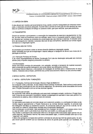 M?';,!--- -" ~ - ---- - - ----_. __._----_._--- -- -------
COORDENADORIA DE OPERAÇOES ADMINISTRATIVASIGERENCIA DE CONTRATOS
Processo n 20t3i023826/FERMP _ Dispensa de lICitação n. OOSJ2013JFERMP - Contrato n OD6J2013/FERI'JtP
1.7 LIMPEZA DA OBRA
A obra deverá ser mantida permanentemente limpa, sendo o entulho transportado por empresa creden.
ciada. e destinado para local adequado. Durante todo o período de execução da obra deverão ser mano
tidos em perfeitas condições de tráfego os acessos à obra, quer para veiculos, quer para pedestres.
1.8 TRANSPORTES
Deverá ser previsto o planejamento e a execução dos transportes de materiais e equipamentos no inte-
rior, da obra, tanto os horizontais como os verticais. assim como o transporte externo. carga e descar-
ga. Deverão ser mantidas as condições de conservação das vias internas e externas. O elevador provi-
sório de transporte de materiais e pessoas deve ser do tipo cremalheira, atendendo as normas regula-
mentadoras e a legislação vigente.
1.9 TRABALHOS EM TERRA
As atividades que envolvam cortes no terreno deverão obedecer a legislação vigente.
Serão realizados serviços de terraplanagem visando adequar a topografia do terreno aos niveis de im-
plantação do edifício.
1.9.1 Remoção Periódica de Entulho
É de inteira responsabilidade da Becker Construção Civil LIda dar destinaçâo adequada aos resíduos
sólidos (lixo) e líquidos (esgotos) produzidos no canteiro.
1.9.2 Escavações
Serão executados serviços de escavaçâo. com extração. remoção e transporte do material escavado,
após a execução da parede diafragama, para evitar danos nas edificações vizinhas.
A contatada deverá observar a necessidade de instalação de bombas para o rebaixamento do lençol
freático. instaladas sob proteção, permitindo seu pronto funcionamento mesmo no caso de enxurradas.
2 INFRA E SUPRA - ESTRUTURA
2.1 INFRA - ESTRUTURA: FUNDAÇÕES
2.1.1 Fundações. Cortínas de Contenção, Blocos e Vigas de Baldrame
As fundações serão profundas, do tipo estaca hélice continua monitorada. Será confeccionada parede
diafragma para contenção do solo dos terrenos adjacentes. Os elementos serão executados de acordo
com o Projeto Estrutural e com as normas técnicas vigentes.
2.1.2 Contra-piso armado
No pavimento mais inferior da edificação será executado contrapiso armado. conforme o Projeto Estru-
turai. Antes de sua execução é necessario realizar a preparação de sub-base e base para perfeito fun-
cionamento do sistema. visto o trânsito futuro de veículos.
2.1.3 Estrutura
As lajes serão executadas em concreto celular com isolamento acústico, e a confecção de todos os ele-
mentos seguirá rigorosamente o Projeto Estrutural e as normas técnicas vigentes. O ccncreto terá
fCk;350kglcm2 (35 Mpa) ou resistência superior. As armaduras serão em aço CA-50 e CA-60. As fôr-
mas serão em madeira. compensado resinado elou compensado plastificado.
Será considerado um pé-direito (piso acabado ao forro modular), de 2,60 m e um espaço entre o forro
e a laje de O,30m. assim o pé-direito bruto deve ficar com 3,OOm,e o entre-piso de 3,25m.
Para facilitar a passagens das instalações elétricas e de lógica serão executadas vigas apenas nas pa-
redes externas, nas paredes internas náo serão executadas vigas, o sistema adotado será laje do tipo
"cogumelo" com pilares.
A altura das garagens e rampas deve permitir a entrada de veículos tipo SUV:de grande porte. As ram-
pas devem permitir também que as manobras de carros de grande porte oçotrarjl com facilidade. De
, . i
COAD , I' /
, I',
I.
)
Seimpresso,paraconferênciaacesseositehttp://esaj.tjsc.jus.br/esaj,informeoprocesso0300770-09.2014.8.24.0058eocódigo12CFF28.
EstedocumentofoiassinadodigitalmenteporMANOLORODRIGUEZDELOLMO.Protocoladoem08/07/2014às16:37:18.
fls. 75
 