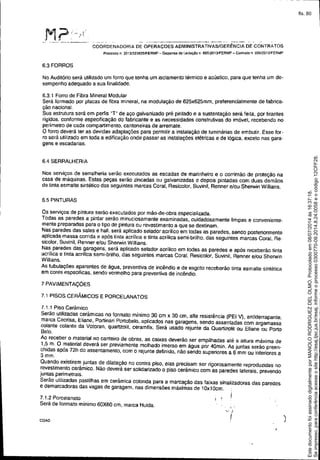 M?'-.,r
COORDENADORIA DE OPERAÇOES ADMINISTRATivAS/GERÊN-CIADE 'CO'NTRATOS
Processo n. 2013f0238261FERMP - Dispensa de LicitaçâQ n. 005f2{l13IFERMP - Contrato n OD6/2013/FERMP
6.3 FORROS
No Aud~ório será utilizado um forro que tenha um isolamento térmico e acústico, para que tenha um de.
sempenho adequado a sua finalidade.
6.3.1 Forro de Fibra Mineral Modular ..
Será formado por placas de fibra mineral. na modulação de 625x625mm, preferencialmente de fabnca-
ção nacional. _ ,. .
Sua estrutura serã em perfis "T" de aço galvanizado pré pintado e a sustentaçao ser~ feita, por I"antes
rigidos. conforme especificação do fabricante e as necessidades construtivas do Imovel, recebendo no
perímetro de cada compartimento, cantoneiras de arremate.
O forro deverá ter as devidas adaptações para permitir a instalação de luminárias de embutir. Esse for-
ro será utilizado em toda a edificação onde passar as instalações elétricas e de lógica, exceto nas gara-
gens e escadarias.
6.4 SERRALHERIA
Nos serviços de serralheria serão executados as escadas de marinheiro e o corrimão de proteção na
casa de máquinas. Eslas peças serão zincadas ou galvanizadas e depois pintadas com duas demãos
de tinta esmalte sintético das seguintes marcas Coral, Resicolor. Suvinil, Renner elou Sherwin Willians.
6.5 PINTURAS
Os serviços de pintura serão executados por mão.de-obra especializada.
Todas as paredes a pintar serão minuciosamente examinadas. cuidadosamenle limpas e conveniente-
mente preparadas para o tipo de pintura ou revestimento a que se destinam.
Nas paredes das salas e hall. será aplicado selador acrilico em todas as paredes, sendo posteriormente
aplicada massa corrida e após tinta acrílica e tinta acrílica semi-brilho, das seguintes marcas Coral, Re-
sicolor, Suvinil, Renner elou Sherwin WiJlians.
Nas paredes das garagens. será aplicado Selador acrílico em todas as paredes e após receberão tinta
acrílica e tinta acrílica semi-brilho, das seguintes marcas Coral, Resicolor, Suvinil, Renner elou Sherwin
Willians.
As tubulações aparentes de água. preventiva de incêndio e de esgoto receberão tinta esmalte sintética
em cores especificas. sendo vermelho para preventiva de incêndio.
7 PAVIMENTAÇÕES
7.1 PISOS CERÂMICOS E PORCELANATOS
7,1.1 Piso Cerâmico
Serão utilizadas cerâmicas no formato mínimo 30 cm x 30 em, alta resistência (PEI V). antiderrapante,
marca Cecrisa, Eliane, Portinari Portobelo. aplicados nas garagens, sendo assentadas com argamassa
colante colante da Votoran, quartzOiit, ceramfix. Será usado rejunte da Quartizolit ou Eliane ou Porto
Belo.
Ao receber o material no canteiro de obras, as caixas deverão ser empilhadas até a altura máxima de
1,5 m. O material deverá ser previamente molhado imerso em água por 40min. As juntas serão preen.
chidas após 72h do assentamento, com o rejunte definido, não sendo superiores a 6 mm ou inferiores a
3mm.
Quando existirem juntas de dilatação no contra piso, elas precisam ser rigorosamente reproduzidas no
revestimento cerâmico. Não deverá ser solidarizado o piso cerâmico com as paredes laterais, prevendo
juntas perimetrais.
Serão utiiizadas pastilhas em cerâmica colorida para a marcação das faixas sinalizadoras das paredes
e demarcadoras das vagas de garagem, nas dimensões máximas de 1Oxl Dcm.
7.1.2 Porcelanato
Será de formato mínimo 60X60 cm, marca Huida.
COA0
~ f
I
,
)
Seimpresso,paraconferênciaacesseositehttp://esaj.tjsc.jus.br/esaj,informeoprocesso0300770-09.2014.8.24.0058eocódigo12CFF28.
EstedocumentofoiassinadodigitalmenteporMANOLORODRIGUEZDELOLMO.Protocoladoem08/07/2014às16:37:18.
fls. 80
 