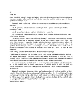 40
2 100246
mající souhlasný, pravidelný pilovitý nebo vlnovitý profil, jsou svými dvěmi hranami připevněny ke dvěma.
sousedícím spojným stěnám, přičemž otevřená část zásobníku, protilehlá jedné ze spojných stěn, je
opatřena uzavíratėlným víkem.
Zásobník podle vynálezu je v příkladném provedení schematicky znázorněn na výkresu,
kde značí: -
obr. 1 – prostorový pohled na zásobník s otevřeným víkem — poloha zásobníku pro ukládání
nasoukaných cívek; .
obr. 2 – znázorňuje nevýhodné vějířovité ukládání cívek v zásobníku;
obr. 3 – prostorový pohled na zásobník se zavřeným víkem – poloha zásobníku pro vyjímání cívek
(místo stavové bedničky).
Zásobník je složen z vodicích stěn 1 tvořících přihrádky 2. Vodicí stěny 1 mají souhlasný pravidelný
pilovitý nebo vlnovitý profil. V příkladném provedení je profil vodicích stěn 1 pilovitý. Vodicí stěny 1 jsou
svými dvěma hranami , 4 připevněny vhodným způsobem ke dvěma sousedícím spojným stěnám , 6.
Otevřená část zásobníku, protilehlá jedné ze spojných stěn – v příkladném provedení je to stěna 5 – je
opatřena otočně uloženým víkem , uzavíratelným uzávěrem . Při ukládání nasoukaných cívek od
útkového automatického soukacího stroje je zásobník v poloze podle obr. 1. Víko 7 se sklopí ve směru
šipky 0 do
svislé polohy. Dno zásobníku tvoří stěna . Nasoukaná cívka padající
v jakémkoliv vychýlení ze své vodorovné polohy do příslušné přihrádky zásobníku nemůže v
této poloze dopadnout do zásobníku, protože její poloha je vyrovnána již na prvém lomu 1a
vodicích stěn 1, z nichž zpomaleně klesá mezí pilkovým profilem stěn. Pilkový profil vodicích
stěn znemožňuje nepravidelné a vějířovité ukládání cívek a tím jejich sesouvání.
Po naplnění zásobníku se víko 7 uzavře (ve směru šipky U) a zajistí uzávěrem . Zásobník se postaví
tak, že jeho otevřená strana je nahoře. V této poloze se zásobník dopraví ke stavu, kde slouží jako
stavový zásobník útku. Svislá poloha cívek usnadňuje vyjímání cívek v pořadí, v jakém byly soukány.
Předmět patentu
Zásobník k ukládání válcovitých těles, například nasoukaných cívek, u textilních strojů, s
vodicími stěnami tvořícími jednu nebo více přihrádek, vyznačený tím, že vodicí stěny (1) mající
souhlasný, pravidelný pilovitý nebo vlnovitý profil, jsou svými dvěma hranami (3, 4) připevněny
ke dvěma sousedícím spojným stěnám (5, 6), přičemž otevřená část zásobníku, protilehlá jedné
ze spojných stěn, je opatřena uzavíratelným víkem (7). . g
Severografia, n. p, závod () 3
 