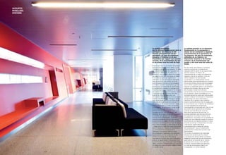 La qualité acoustique
est un élément fondamental dans la
conception des espaces et elle
dépend principalement de leur
géométrie, du type de matériaux
présents à l’intérieur et de leur
disposition par rapport aux sources
sonores, de la réverbération du son
et du niveau total du bruit de fond.
D’autre part, pour la conception acoustique
correcte d’un espace, il faut définir a priori
l’utilisation à laquelle il sera destiné. En effet,
les caractéristiques que doit posséder un
théâtre sont différentes de celles d’un
auditorium, tout comme celles d’un bureau
par rapport à une salle de classe, ou celles
d’une salle de sport par rapport à un
restaurant. Ce que ces espaces devraient
avoir en commun, par contre, est le fait
que les signaux sonores qui se propagent
à l’intérieur puissent transmettre à qui les
écoute avec une plénitude de signification
et une définition parfaite le message dont
ils sont porteurs, qu’il s’agisse d’un morceau
de musique ou d’une communication verbale.
Il n’est pas rare de se trouver dans des
endroits et d’être plongés dans une
atmosphère tellement dense de bruits qu’ils
rendent très difficile tout échange d’opinion
avec la personne que l’on a en face de soi.
Cette condition généralement stimule à
hausser le ton de la communication dans
l’objectif de rétablir un niveau acceptable
d’intelligibilité, en contribuant à augmenter
encore plus le niveau de pression sonore
général dans le milieu ambiant dans une
escalade sans fin. Afin de prévenir des
situations de ce type, le principal paramètre
à contrôler pour garantir une acoustique
correcte est la réverbération, entendue
comme la totalité du son qui, bien que la
source sonore ait cessé d’émettre, continue
à perdurer pendant un certain laps de temps
dans l’environnement. La décroissance de ce
« sillage sonore » peut être quantitativement
décrit à travers le « temps de réverbération »,
qui est inversement proportionnel à
l’absorption acoustique totale du local.
Par conséquent l’application de matériaux
insonorisants permet d’abaisser et de
contenir ce temps dans des valeurs
optimales en fonction du type d’utilisation
prévue, en garantissant l’impression d’un
environnement acoustiquement sec et bien
défini, condition indispensable pour garantir
un niveau de communication idéale et donc
un confort élevé.
La calidad acústica es un elemento
fundamental en la concepción y
diseño de los ambientes y depende
principalmente de la geometría de
los espacios, del tipo de materiales
utilizados en su interior y su
disposición respecto a las fuentes
sonoras, de la reverberación del
sonido y del nivel total del ruido de
fondo.
Por otra parte, para obtener un proyecto
acústico correcto de un ambiente es
necesario definir a priori el uso que se hará
de dicho espacio. En efecto, las
características de un teatro son diferentes
respecto a las de un auditorio, o de una
oficina respecto a un aula escolar,
un gimnasio o un restaurante.El común
denominador está representado por el hecho
de que las señales sonoras que se propagan
en su interior puedan transmitir a quien las
escucha un significado pleno y una definición
perfecta del mensaje, sea que se trate
de una pieza musical como de una
comunicación oral. No es inusual encontrarse
en un espacio y estar sumergidos en una
atmósfera densa de ruidos que hasta pueden
impedir cualquier conversación e intercambio
de opiniones con quien está frente a
nosotros. Por lo general, esta condición
induce a aumentar el tono de voz usado para
la comunicación con el objetivo de restablecer
un nivel aceptable de comprensión,
contribuyendo a incrementar aún más el nivel
de presión sonora general en el ambiente,
creando una intensificación continua.
Para evitar situaciones de este tipo, el
principal parámetro que hay que controlar
para garantizar la acústica correcta es la
reverberación, entendida como la totalidad de
sonido que, aún habiendo cesado su emisión,
permanece en el ambiente durante un cierto
intervalo de tiempo. El decaimiento de esta
‘cola sonora’ puede describirse
cuantitativamente a través del ‘tiempo
de reverberación’ que es inversamente
proporcional a la absorción acústica total
del ambiente.
Por lo tanto, la aplicación de materiales
de absorción acústica permite reducir
y contener este tiempo dentro de valores
ideales en función del tipo de uso previsto,
garantizando la impresión de un recinto
acústicamente conciso y bien definido,
condición imprescindible para garantizar
un nivel de comunicación ideal y, por
consiguiente, un confort elevado.
ACOUSTIC
PANELLING
SYSTEMS
p | 8
 