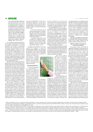 24 - outubro de 2008

8
termos das especializações tradicionais,
mas antes trata-se de ter em vista a
formação dos estudantes em termos de
sua capacitação para a aquisição e o
desenvolvimento de novas competências,
em função de novos saberes que se
produzem e demandam um novo tipo
de profissional, preparado para poder
lidar com novas tecnologias e linguagens,
capaz de responder a novos ritmos e
processos. Essas novas relações entre
conhecimento e trabalho exigem
capacidade de iniciativa e inovação e, mais
do que nunca, ‘aprender a aprender’”
(BRASIL. MEC, 1997, p. 34-5).
Os conteúdos preconizados pelos PCNs
dizem respeito à participação dos indivíduos
na sociedade contemporânea e à sua plena
adaptação a ela, ao que se convencionou
chamar de “exercício da cidadania”. Nesta visão,
ser cidadão significa: a) dominar certas
ferramentas cognitivas para adaptar-se – nunca
para transformar – à realidade vigente (a “cesta
de informações”); e b) consumir os bens e
serviços mínimos necessários à sobrevivência
material. A tradução disso encontra-se na noção
de equidade, pronunciada regularmente pelo
BM, pela Unesco, pela CEPAL, pelo MEC, e,
claro, incorporada pelos PCNs.
Mas, afinal, qual é o tipo de conteúdo que
prepara para o exercício dessa cidadania, para o
usufruto de direitos sociais numa sociedade que
restringe cada vez mais as já escassas conquistas
do século XX, e que relega ao mercado a tarefa
de oferecer os “bens” necessários à cidadania?
Trata-se de um conteúdo escasso, simplificado,
que mais apela à própria utilidade social (do
certificado) do que promove qualquer tipo de
retorno para os indivíduos (domínio de
conteúdos). No fundo, retorno mesmo é aquele
que beneficia aos grandes empresários, agora
imbuídos da “responsabilidade social” de
promover a conquista da cidadania, numa
formação social tão desigual como a brasileira7.
Por essa razão, os PCNs só se tornam
funcionais quando apresentados como algo
acima das relações sociais. Não por acaso, o “BM
recomenda enfaticamente a elaboração e
desenvolvimento do currículo como uma tarefa
restrita ao poder central ou regional, sem
participação local e sem formar parte do pacote
de funções delegadas pela descentralização”
(TORRES, 2000, p. 156). Para poder oferecer
a todo o amplo quadro da organização da
educação brasileira um formato definido –
ainda que ‘flexível’, torna-se necessário apelar a

7

um suposto “modelo ideal”. E tal como no
formato mais adequado e coerente com a
mercantilização da educação, este se dá pela via
da padronização e do esvaziamento8. Eis o
sentido da visão de currículo apresentada pelos
PCNs, na qual:
“os Temas Tranversais são os
conhecimentos principais e os conteúdos
das várias áreas devem servir para o
trabalho com eles. O documento desloca
o debate do conteúdo a ser ensinado para
a forma de ser ensinado. (...).
Ao professor, agora, cabe a tarefa
de organizar os conteúdos das várias
áreas em torno de temáticas escolhidas,
atentando para não isolá-las e para
enfatizar o exercício da cidadania”
(JACOMELI, 2004, p. 102-3).
Para alguns de seus defensores nota-se até a
tentativa de sobrepor a noção de
transversalidade à realidade, como uma simples
determinação do pensamento, da subjetividade
do educador, o que só pode ser formulado
quando se despreza que a produção do
conhecimento também tem
uma história, vinculada
necessariamente às condições
objetivas das sociedades
humanas, terreno da luta de
classes e das relações sociais
realmente existentes9.
Formação de professores
Uma das formas básicas
de operacionalizar o
esvaziamento da educação é
mediante uma política de
formação de professores
também esvaziada. Por isso,
este é um tema sempre
enfatizado pelos organismos
internacionais, que adotam a
perspectiva tecnicista do custo-benefício,
associando formação com o que se pensa ser o
“rendimento” do processo educativo. Nesse
sentido, FREITAS (2002, p. 148) alerta que
as atuais políticas para a graduação e pósgraduação pretendem retirar a formação de
professores do campo científico e acadêmico
próprio da educação, localizando-a no “campo”
da “epistemologia da prática”, isto é, das práticas
educativas, o que nos leva aos problemas da
fragmentação/especialização e do aligeiramento
da formação inicial. Nas Diretrizes Curriculares
do governo brasileiro, a discussão dos conteúdos
e métodos das disciplinas é deslocada de modo

restritivo, reduzida a um “processo de
desenvolvimento de competências para lidar
com as técnicas e os instrumentais do ensino
(tecnologia) e da ciência aplicada no campo do
ensino e da aprendizagem” (idem, p. 156).
Já ARCE (2000, p. 55) critica a perspectiva
construtivista na qual se postula que o professor
deve ter “subtraídos da sua formação os
conteúdos escolares em prol do
desenvolvimento de habilidades que o levem a
gerar autonomia do aluno”. Nota-se aqui que,
também para o professor, vigora a tendência
de individualização, forçando-o a tornar-se
responsável pela própria formação/qualificação,
ao sabor das novas relações de trabalho. Com
isso, distancia-se de qualquer noção de projeto
global de formação, atendendo apenas aos
ditames da nova ordem econômica.
Não é de estranhar, portanto, que o atual
Plano de Desenvolvimento da Educação (PDE)
reforce duas tendências que vêm promovendo
o esvaziamento: tornar a educação à distância
base dos cursos de formação de professores e, na
esteira da diversificação institucional do ensino
superior, retirá-la das universidades.
Em síntese, pode-se
afirmar que o esvaziamento
da escola (conseqüentemente, do currículo)
corresponde às necessidades
imanentes ao modo de
produção capitalista hoje. É
uma das formas pelas quais
se busca (des)educar os
indivíduos, naturalizando as
determinações materiais do
capital e as relações sociais por
ela constituídas como as
únicas possíveis: fazendo-as
senso comum.
Duas das tendências mais
expressivas disso são: a) o
esvaziamento em geral, como processo de
simplificação dos conteúdos que compõem os
currículos escolares. Ou seja, uma redução ao
mesmo tempo absoluta e relativa, esta última
referente ao pragmatismo e às propostas
novidadeiras que assolam a educação. As noções
de “pedagogia das competências” e “aprender a
aprender” são alguns dos artifícios ideológicos
associados a esta tendência; b) o esvaziamento
no sentido da educação dominada pela lógica
da mercadoria. Direito social converte-se em
serviço, atendimento em oferta, qualidade em
eficiência, igualdade em equidade. Aos extratos
do capital que investem no ensino importa
“servir aos poucos e sempre” a educação, o que

converge plenamente com o aligeiramento da
formação e a redução dos conteúdos: a lógica é
oferecer um serviço simplificado, facilmente
produzido e pouco dispendioso, que pressupõe
profissionais pouco qualificados (professor
torna-se “tutor”, “facilitador”), mas muito
rentável quando associado a um discurso
hegemônico que valoriza a educação10. Neste
caso, as noções mais emblemáticas são:
“aprender ao longo da vida”, “educação
permanente”, “qualidade total” e “pedagogia
de resultados”.
Nessa lógica, a qualidade da educação passa a
ser medida apenas pelos “indicadores da educação”,
donde se vê que a ênfase conferida a isso nas
propostas educacionais oficiais não é fortuita.
Algumas conclusões: que escola, que
currículo, que sociedade?
Como pensar numa outra forma de
organização da educação? Como escapar de uma
política que se autodenomina flexível, mas que,
em nome da ‘autonomia’ escolar, da
‘individualidade inata’ do sujeito e da
‘liberdade democrática’ de uma sociedade
extremamente mercantilizada, impõe condições
limitantes e castradoras para a educação?
Sabendo que a educação não se constitui
num problema em si mesmo, entendemos que
o esvaziamento do conteúdo escolar é altamente
prejudicial para a formação das futuras
gerações. É necessário, então, resgatar uma
concepção educacional e pedagógica que preze
pelo aprendizado dos conteúdos historicamente
produzidos e acumulados pela humanidade.
Mas não se trata apenas disso: o significado e a
importância de uma pedagogia de tal natureza
residem na possibilidade de reverter o sentido
de uma política educacional que vem
promovendo a destruição das formas
sistemáticas de transmissão dos saberes e
conhecimentos e, com ela, a possibilidade de
fazer com que cada um dos indivíduos seja
também um portador da humanidade
produzida ao longo da história.
Urge definir uma política educacional
adequada a esse fim e não subordinada aos
ditames da acumulação de capital em escala
global, que desvia recursos públicos em
montantes crescentes para remunerar o capital
financeiro e que, do ponto de vista curricular,
impõe formatos pretensamente flexíveis, porém
uniformizantes tanto quanto alienantes. Uma
política que quebre o círculo vicioso da exigência
de eficiência, pela via punitiva da avaliação, e
que tenha nesta um mecanismo de efetiva
melhora da qualidade, não servindo apenas para

Nada mais emblemático do que o “Compromisso Todos pela Educação”, acordo empresarial que serviu de base para muitas das proposições do atual Plano de Desenvolvimento da Educação (PDE).
Os imperativos de padronização, flexibilização e produtividade funcionais ao capital no campo educacional levaram GENTILI (1996) a comparar a educação com o funcionamento das lanchonetes de tipo
fast food, analogia à qual denominou de “mcdonaldização” da escola.
9
Ver, neste sentido, a formulação de GALLO (2001, p. 34), que afirma suas diferenças para com a proposta dos PCNs, mas não deixa de aproximar-se dela em pelo menos dois aspectos: o caráter meramente
adaptativo da educação e o distanciamento para com a realidade histórica, proclamada na hipótese de que as “grandes questões políticas” devem ser resolvidas “no campo do fluxo de informações”.
10
A indicação de que os alunos que chegam ao nível superior apresentam lacunas essenciais de formação é emblemática. A Folha de S. Paulo apresenta dados que atestam a ampliação da prática de oferecer
“reforço” – sobretudo em português e matemática – nas instituições de ensino superior particulares do país, o que inclui renomadas instituições e não apenas aquelas reconhecidas por seu pouco rigor na seleção
dos estudantes. Conhecimentos básicos que antes eram ensinados na escola básica passam a fazer parte dos currículos de cursos superiores (FACULDADES dão ‘supletivo’..., 2008).
8

 