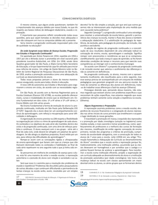 CONHECIMENTOS DIDÁTICOS
30
30
a solução para o seu concurso!
Editora
O mesmo sistema, que alguns ainda questionam, também foi
o impulsionador dos avanços obtidos por nosso Estado, no que diz
respeito aos baixos índices de defasagem idade/série, evasão e re-
provação.
É importante que possamos refletir considerando todas essas
questões, para que sejam tomadas as decisões mais adequadas e
que não coloquem em risco as conquistas obtidas até o presente.
Seria mesmo a progressão continuada responsável pela crise
de qualidade na educação?
De onde Surgiram essas Ideias de Avanço Escolar, Progressão
nos Estudos e Progressão Continuada?
Foi apontada por Anísio Teixeira em 1954, repetida em 1956 e
1957 por ele e Almeida Júnior e prometida em nível nacional pelo
presidente Juscelino Kubitschek, em 1956. Em 1958, sendo Jânio
Quadros governador de São Paulo, e Alípio Correa Neto Secretário
de Educação, o Grupo Experimental da Lapa foi utilizado para iniciar
essa reforma de ensino. Um artigo de Dante Moreira Leite no Bo-
letim do Centro Regional de Pesquisas Educacionais de São Paulo,
de 1959, analisa a promoção automática como uma adequação do
currículo ao desenvolvimento do aluno.
Todas essas propostas pensam o aluno da mesma maneira:
acesso assegurado, escola para todos, direito à educação.
A nova LDB dá autonomia aos Estados e Municípios para orga-
nizarem o ensino em ciclos, de acordo com as necessidades regio-
nais.
Em São Paulo, de acordo com as Normas Regimentais para as
Escolas Estaduais (Parecer CEE 67/98), as escolas poderão oferecer
níveis, cursos e modalidades de ensino que se distribuem em: En-
sino Fundamental em dois ciclos: 1ª a 4ª séries e 5ª a 8ª séries; e
Ensino Médio com três séries anuais.
No Ensino Fundamental a forma de evolução do aluno é a pro-
gressão continuada, instituída em São Paulo pela Deliberação CEE
nº 9/97. Segundo ela o aluno deve ter um acompanhamento con-
tínuo da aprendizagem, com reforço e recuperação para sanar difi-
culdades e defasagens.
A organização do ensino prevista na LDB respeita a flexibilidade
na organização por ciclos e o ritmo de aprendizagem de cada aluno.
Os conteúdos e os objetivos de cada série são mantidos dentro dos
ciclos e da progressão continuada, com uma série de reforços para-
lelos e contínuos. O aluno avançará com o seu grupo - série até o
final de cada ciclo, onde deverá ter atingido um patamar de apren-
dizagem. Se não atingiu os objetivos propostos, ficará retido por um
ano, para reforço das dificuldades de aprendizagem17
.
Rompe-se assim com as concepções rígidas e ultrapassadas
de ensino-aprendizagem que faziam com que as crianças que não
tivessem dominado todos os conteúdos e habilidades ao final de
cada série repetissem no ano seguinte tudo o que já tinha sido en-
sinado.
Se pensarmos em melhoria de condições de avanço para o alu-
no, esta foi uma maneira de evitar a evasão escolar, a reprovação
autoritária e a exclusão do aluno com relação à sociedade e ao sa-
ber.
Será que esse é o caminho para a resolução dos problemas da
evasão e repetência? Problemas tão discutidos pelos pesquisadores
de outras décadas e que continuam dificultando a permanência de
tantas crianças na escola serão, assim, resolvidos por um simples
17 SÃO PAULO, Secretaria de Estado da Educação. A Organização do Ensino na
Rede Estadual. Orientação para as Escolas. 1998.
decreto? Se for tão simples a solução, por que será que outros go-
vernos não se interessaram pela implantação de uma medida que
vem causando tanta polêmica?
Segundo Camargo18
, a progressão continuada é uma estratégia
para resolver a universalização da escola básica, garantir a perma-
nência das crianças na escola, manter o fluxo dos alunos e também
a adequação idade/série. É a substituição da pedagogia da repe-
tência, da exclusão, pela pedagogia da promoção, da inclusão, não
punitiva e excludente.
A adoção do regime de progressão continuada e a concreti-
zação de seus resultados dependem de uma alteração radical na
concepção de ensino, escola, aprendizagem e avaliação. Significa
romper com preconceitos e resistências ao que já se comprovou
cientificamente: que toda criança é capaz de aprender, se lhe forem
oferecidas condições de tempo e recursos para que exercite suas
competências ao interagir com o conhecimento (Camargo).
De acordo com Oliveira19
a proposta da progressão continuada
é de inclusão escolar que valoriza o acolhimento das diferenças e
não as converte em deficiências.
Na progressão continuada, os alunos, mesmo com o aprovei-
tamento insuficiente, são classificados para a série seguinte, mas
esse avanço precisa ser acompanhado por um conjunto de medidas
pedagógicas que garantam progredir em seu percurso escolar. Ao
invés de converter as diferenças dos alunos em deficiências, trata-
-se de trabalhar essas diferenças e fazê-los avançar (Oliveira).
Prossegue dizendo que, pensando dessa maneira, não esta-
mos negando que existam alunos com problemas específicos e que
necessitam de ações específicas, mas estamos negando que esses
problemas tenham somente como solução a repetência na escola.
(Oliveira).
Alguns Argumentos e Proposições
A reprovação acarreta problemas como a evasão escolar, des-
perdício de recursos financeiros e a estagnação de alunos reprova-
dos nas séries iniciais do curso primário que envelhecem e ocupam
o lugar destinado às novas gerações.
É inaceitável a promoção em massa, à expulsão dos reprovados
e a promoção por idade cronológica (solução na Inglaterra) como
medida isolada, o mais coerente é tomar providências, como: aper-
feiçoamento de professores e a melhoria dos cursos de formação
dos mesmos, modificação da então vigente concepção de ensino
primário, revisão dos programas e critérios de promoção, cumpri-
mento da escolaridade obrigatória, com a convocação de todos os
alunos de 7 anos para a escola. Leite (1959) em seu artigo “Pro-
moção Automática e Adequação do Currículo ao Desenvolvimento
do Aluno” considera que a escola aceita a reprovação porque foi,
tradicionalmente, uma instituição seletiva, assumindo que as clas-
ses devessem ser homogêneas e por acreditar que o castigo e o
prêmio fossem formas de acelerar a aprendizagem. Para transfor-
mar a escola numa instituição eficiente, propõe a organização de
um currículo adequado ao desenvolvimento do aluno e a instituição
da promoção automática (por idade cronológica). Isto traria uma
mudança radical na escola com classes apresentando um maior
desnível entre os alunos, os vários grupos que se formariam dentro
18 CAMARGO, D. A. F.de. Fundamentos Pedagógicos da progressão Continuada.
19 OLIVEIRA, Z. R. de. Iniciando a conversa. Disponível em: <http://www.
educaçao.sp.gov.br/secretria /orgaos/cenp/Recuperaçao/pag2.htm.>
 