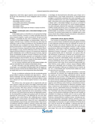 CONHECIMENTOS ESPECÍFICOS
67
a solução para o seu concurso!
Editora
vilegiaremos, neste texto, alguns aspectos acerca da diversidade a
fim de dar mais elementos às nossas indagações sobre o currículo.
São eles:
- diversidade biológica e currículo;
- diversidade cultural e currículo;
- a luta política pelo direito à diversidade;
- diversidade e conhecimento;
- diversidade e ética;
- diversidade e organização dos tempos e espaços escolares.
Algumas considerações sobre a diversidade biológica ou bio-
diversidade
A diversidade pode ser entendida em uma perspectiva biológi-
ca e cultural. Portanto, o homem e a mulher participam desse pro-
cesso enquanto espécie e sujeito sociocultural. Do ponto de vista
biológico, a variedade de seres vivos e ambientes em conjunto é
chamada de diversidade biológica ou biodiversidade. Nessa con-
cepção, entende-se que a natureza é formada por vários tipos de
ambientes e cada um deles é ocupado por uma infinidade de seres
vivos diferentes que se adaptam ao mesmo. Mesmo os animais e
plantas pertencentes à mesma espécie apresentam diferenças en-
tre si. Os seres humanos, enquanto seres vivos, apresentam diversi-
dade biológica, ou seja, mostram diferenças entre si. No entanto, ao
longo do processo histórico e cultural e no contexto das relações de
poder estabelecidas entre os diferentes grupos humanos, algumas
dessas variabilidades do gênero humano receberam leituras este-
reotipadas e preconceituosas, passaram a ser exploradas e tratadas
de forma desigual e discriminatória. Por isso, ao refletirmos sobre a
presença dos seres humanos no contexto da diversidade biológica,
devemos entender dois aspectos importantes:
a) o ser humano enquanto parte da diversidade biológica não
pode ser entendido fora do contexto da diversidade cultural;
b) toda a discussão a que hoje assistimos sobre a preservação,
conservação e uso sustentável da biodiversidade não diz respeito so-
mente ao uso que o homem faz do ambiente externo, mas, sobretudo,
da relação deste como um dos componentes dessa diversidade.
Ou seja, os problemas ambientais não são considerados graves
porque afetam o planeta, entendido como algo externo, ... Os pro-
blemas ambientais não são considerados graves porque afetam o
planeta, entendido como algo externo, mas porque afetam a todos
nós e colocam em risco a vida da espécie humana e a das demais
espécies.
Nos últimos anos, esses grupos vêm se organizando cada vez
mais e passam a exigir das escolas e dos órgãos responsáveis pelas
elas o direito ao reconhecimento dos seus saberes e sua incorpora-
ção aos currículos. Além disso, passam a reivindicar dos governos
o reconhecimento e posse das suas terras, assim como a redistri-
buição e a ocupação responsável de terras improdutivas.3 A falta
de controle e de conhecimento dos fatores de degradação ambien-
tal, dos desequilíbrios ecológicos de qualquer parte do sistema, da
expansão das monoculturas, a não efetivação de uma justa refor-
ma agrária, entre outros fatores, têm colaborado para a vulnera-
bilidade desses e outros grupos. Tal situação afeta toda a espécie
humana da qual fazemos parte. Coloca em risco a capacidade de
sustentabilidade proporcionada pela biodiversidade. Dessa forma,
os problemas ambientais, políticos, culturais e sociais estão intima-
mente embricados. De acordo com Shiva (2003), citado por Silvério
(2006), o desenvolvimento só pode ser um desenvolvimento eco-
lógico e socialmente sustentável, orientado pela busca de políticas
e estratégias de desenvolvimento alternativo, para romper com o
bioimperialismo o qual impõe monoculturas. O desenvolvimento
ecológico e socialmente sustentável tem como orientação a cons-
trução da biodemocracia com quem respeita/cultiva a biodiversi-
dade. A discussão acima suscita algumas reflexões: que indagações
o debate sobre a diversidade biológica traz para os currículos? A
nossa abordagem em sala de aula e os nossos projetos pedagógi-
cos sobre educação ambiental têm explorado a complexidade e os
conflitos trazidos pela forma como a sociedade atual se relaciona
com a diversidade biológica? Como incorporar a discussão sobre a
biodiversidade nas propostas curriculares das escolas e das redes
de ensino? Um primeiro passo poderia ser a reflexão sobre a nossa
postura diante desse debate enquanto educadores e educadoras e
partícipes dessa mesma biodiversidade.
A diversidade cultural: algumas reflexões
O ser humano se constitui por meio de um processo complexo:
somos ao mesmo tempo semelhantes (enquanto gênero humano)
e muito diferentes (enquanto forma de realização do humano ao
longo da história e da cultura). Podemos dizer que o que nos tor-
na mais semelhantes enquanto gênero humano é o fato de todos
apresentarmos diferenças: de gênero, raça/etnia, idades, culturas,
experiências, entre outros. E mais: somos desafiados pela própria
experiência humana a aprender a conviver com as diferenças. O
nosso grande desafio está em desenvolver uma postura ética de
não hierarquizar as diferenças e entender que nenhum grupo hu-
mano e social é melhor ou pior do que outro. Na realidade, somos
diferentes. Ao discutir a diversidade cultural, não podemos nos es-
quecer de pontuar que ela se dá lado a lado com a construção de
processos identitários. Assim como a diversidade, a identidade, en-
quanto processo, não é inata. Ela se constrói em determinado con-
texto histórico, social, político e cultural. Jacques d’Adesky (2001)
destaca que a identidade, para se constituir como realidade, pres-
supõe uma interação. A ideia que um indivíduo faz de si mesmo, de
seu “eu”, é intermediada pelo reconhecimento obtido dos outros
em decorrência de sua ação.
Assim como a diversidade, nenhuma identidade é construída
no isolamento. Ao contrário, ela é negociada durante a vida toda
dos sujeitos por meio do diálogo, parcialmente exterior, parcial-
mente interior, com os outros. Tanto a identidade pessoal quanto a
identidade social são formadas em diálogo aberto. Estas dependem
de maneira vital das relações dialógicas com os outros. A diversida-
de cultural varia de contexto para contexto. Nem sempre aquilo que
julgamos como diferença social, histórica e culturalmente construí-
da recebe a mesma interpretação nas diferentes sociedades. Além
disso, o modo de ser e de interpretar o mundo também é variado e
diverso. Por isso, a diversidade precisa ser entendida em uma pers-
pectiva relacional. Ou seja, as características, os atributos ou as for-
mas “inventadas” pela cultura para distinguir tanto o sujeito quanto
o grupo a que ele pertence dependem do lugar por eles ocupado na
sociedade e da relação que mantêm entre si e com os outros. Não
podemos esquecer que essa sociedade é construída em contextos
históricos, socioeconômicos e políticos tensos, marcados por pro-
cessos de colonização e dominação. Estamos, portanto, no terreno
das desigualdades, das identidades e das diferenças. Trabalhar com
a diversidade na escola não é um apelo romântico do final do século
XX e início do século XXI. Na realidade, a cobrança hoje feita em
relação à forma como a escola lida com a diversidade no seu coti-
diano, no seu currículo, nas suas práticas faz parte de uma história
mais ampla. Tem a ver com as estratégias por meio das quais os
 
