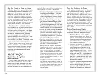 140
Uso dos Pedais ao Tocar os Hinos
Escolha alguns hinos que você já conheça e
marque algumas notas dos baixos para tocar
na pedaleira. Comece pelas notas mais impor-
tantes, tais como as longas ou as finais de
uma frase. Toque todas as quatro partes das
vozes com as mãos e as notas dos baixos pre-
viamente selecionadas na pedaleira. A princípio
pode ser mais fácil tocar com só um dos pés,
mas você logo será capaz de tocar com ambos
os pés para ter resultados ainda melhores.
Para desenvolver a habilidade de tocar
com as mãos e pés ao mesmo tempo, come-
ce com os hinos mais fáceis de serem toca-
dos (ver o Hinário Simplificado, p. 87, para
uma lista desses hinos). Aprenda uma linha
de cada vez, treinando com as mãos em
separado e a seguir com a pedaleira em
separado também. Toque o hino com a mão
direita e a pedaleira, prosseguindo com a
mão esquerda e os pedais. Finalmente, toque
o hino com ambas as mãos e a pedaleira.
Trechos difíceis podem incluir ritmos com-
plicados, acidentes, e pés e mãos movendo-
se em direções opostas. Você será capaz de
dominar esses trechos aprendendo só algu-
mas notas de uma vez e treinando-as até
sabê-las bem.
REGISTRAÇÃO
Quatro tipos de registros
(sons) de órgão
Ao tocar órgão, pode-se fazer uma tecla pro-
duzir muitos sons diferentes. Fazer a escolha
desses sons chama-se registração. Para fazer
isso, o organista seleciona botões, puxadores
ou teclas de registro que são classificados em
quatro famílias de sons: (1) principais (ou diapa-
são), (2) flautas, (3) cordas e (4) palhetas.
1. Principais. Os principais (ou diapasões)
produzem um som sólido e cheio que
serve de base para outros sons do
órgão. Os nomes dos registros incluem
principal, diapasão, oitava baixo coral.
2. Flautas. As flautas no órgão têm algumas
das mesmas qualidades sonoras que as
flautas em um orquestra — límpidas,
ocas, precisas e brilhantes nas notas altas.
Os registros das flautas incluem o bordão,
gedeckt, melodia, piccolo, nazard e terça.
3. Cordas. As cordas no órgão têm algumas
das características das cordas em uma
orquestra. São sutis ou etéreas e podem
ter um som levemente penetrante. Os
registros das cordas incluem o contrabai-
xo, viola, celo, gamba e voz celeste.
4. Palhetas. As palhetas têm um som colo-
rido, e freqüentemente vigoroso e firme.
São identificados nos botões de registro
por letras e números vermelhos.
Há dois tipos de registros de palhetas.
As palhetas de solo têm um som baixo e
tranqüilo, imitando os instrumentos de
sopro como o clarinete, corne inglês e o
oboé. São freqüentemente usadas sozi-
nhas ou em combinação com as flautas
e vozes de solo enquanto um acompa-
nhamento mais baixo é tocado em outro
manual (teclado).
As palhetas corais têm um som forte,
que algumas vezes imitam os metais de
uma orquestra. Esses registros incluem
o trompete, fagote, tuba clarim. São uti-
lizadas para acrescentar esplendor ao
som do órgão.
Tons dos Registros do Órgão
Os registros do órgão tocam em diferentes
tons. Os números nas teclas ou puxadores,
seguidos pelo símbolo de pé ('), indicam o
tom de cada registro. Os registros de 8' toca-
dos em qualquer parte do teclado terão o
mesmo tom (ou altura) que uma nota tocada
no teclado do piano. Cada registro de 4' será
uma oitava mais alto que a mesma posição
se comparada ao teclado do piano, e cada
registro de 2' será duas oitavas mais alto . Os
registros de 16' serão uma oitava mais baixos
que o piano.
Outros Registros de Órgão
Além das quatro famílias de sons, há outros
registros de órgão que se devem conhecer:
1. Registros Híbridos. Certos registros
podem utilizar mais de uma família de
sons ao mesmo tempo, normalmente as
flautas e cordas. Os registros híbridos
são de baixo volume e incluem gems-
horn e dulciana (ou dolce).
2. Registros de Mutação. Os registros de
mutação alteram a qualidade tonal de
outros registros, normalmente os da
família das flautas. Eles são marcados
com frações tais como 2 2/3', 1 3/5' ou
1 1/3' e incluem registros como nazard e
terça. Uma flauta de 8' combinada com
um 2 2/3' é uma boa combinação em
solo para a apresentação de uma melo-
dia. Os registros de mutação não devem
ser utilizados sozinhos.
3. Misturas. As misturas acrescentam sono-
ridade e esplendor ao se tocar um con-
junto ou grupo completo de registros
principais de 8', 4' e 2'. Os botões deste
registro são rotulados com algarismos
 