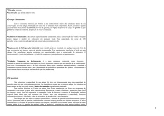 •Vibração: mínima. 
•Localização: que atenda a todos itens. 
c)Adegas Climatizadas 
Com o crescente interesse por Vinhos e um conhecimento maior das condições ideais de sua 
conservação, ter uma adega climatizada em casa está se tornando muito importante. Assim, existem 3 opções 
que dependem basicamente do número previsto de garrafas, do espaço disponível na casa e do quanto se quer 
gastar na compra de material, preparação do local e instalação. 
•Gabinetes Climatizados: são móveis especificamente construídos para a conservação de Vinhos. Ocupam 
pouco espaço e podem ser colocados em qualquer local. Sua capacidade, de cerca de 200 
garrafas, torna o custo de cada garrafa nele conservada extremamente alto. 
•Equipamento de Refrigeração Industrial: mais versátil, pode ser instalado em qualquer aposento livre da 
casa e comporta um número maior de garrafas armazenadas. Este equipamento transforma o local em uma 
câmara fria, semelhante àquelas existentes em supermercados para a conservação de alimentos. O 
inconveniente é o custo da instalação e o ruído do compressor, principalmente em apartamentos. 
•Unidades Compactas de Refrigeração: é a mais vantajosa, conhecida como breezaire, 
instalada na parede do ambiente (um quarto ou closet), da mesma maneira que um aparelho de ar condicionado. 
Seu ruído é extremamente baixo, é de fácil colocação, baixo custo e mantém, automaticamente, a umidade e 
temperatura corretas durante todo o ano. Dependendo da qualidade e quantidade dos Vinhos, o investimento é 
relativamente baixo em relação aos benefícios que ela proporciona. 
d)Capacidade 
Não subestime a capacidade de sua adega. Ela deve ser dimensionada para uma quantidade de 
garrafas maior do que a inicialmente prevista. Aa experiência mostra que a primeira adega fica obsoleta em 
pouco tempo se não tiver pelo menos o dobro do tamanho originalmente planejado. 
Para melhor localizar os Vinhos na adega, faça fichas manuscritas ou feitas em programas de 
computador, com nome, origem, safra, características degustativas (visuais, olfatórias e gustativas), data, local 
de compra e preço, local de degustação e companhia. Além de fazerem o controle de localização, também 
sugerem datas ideais para que consumo dos Vinhos, antes que ultrapassem a maturidade, fornecem 
informações técnicas e calculam o valor do inventário, de acordo com a movimentação. 
Nas adegas que têm todos os espaços preenchidos, a retirada de garrafas cria aleatoriamente espaços 
vazios. Rearrumar todas as garrafas continuamente consome tempo e perturba seu repouso necessário. A única 
maneira lógica e eficiente de preencher espaços que surgem é preenchê-los da mesma forma: em lugar de tentar 
manter juntas 6 ou 12 garrafas do mesmo Vinho, é preferível distribuí-los onde houver espaços vazios, 
1 
 