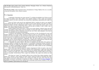 •Até 25 Anos: alguns grandes Tintos europeus (Bordeaux, Bourgogne, Barolo, etc.) e Brancos (Sauternes, 
Beerenauslese,Trockenbeerenauslese, Tokay, etc.). 
•Até 50 Anos ou Mais: Vinhos fortificados (Porto, principalmente os Vintage, Madeira, Jerez, etc.) e as safras 
excepcionais dos grandes Tintos e Brancos europeus. 
X -A Degustação 
A degustação é basicamente um exame sensorial. É a avaliação da qualidade de um Vinho por meios 
dos órgãos dos sentidos (visão, olfato, paladar e tato). Significa submeter o Vinho a todas essas sensações, 
procurando analisá-lo de modo a determinar suas características organolépticas (apreendidas pelos órgãos dos 
sentidos). 
Provar um Vinho é muito mais do que simplesmente bebê-lo, é penetrar em todos os seus segredos, 
porém degustar nada mais é do que beber com atenção. Há uma enorme diferença entre beber um Vinho e 
degustá-lo. Quando você bebe, simplesmente engole o líquido, e tem-se apenas duas reações, gostar ou não 
gostar. Porém, para se apreciar um bom Vinho, tem-se que unir todos os sentidos: a visão, o olfato, o tato, o 
paladar e até a audição (quando brindamos com as taças). 
Embora qualquer pessoa possa fazê-lo, é preciso que existam algumas condições básicas para que 
resultado seja produtivo. Quase sempre existe um orientador, um tema (uma região, uma variedade de uvas), 
um local com iluminação perfeita, temperatura correta da sala e dos Vinhos, copos adequados e uma ficha de 
anotações, de preferência com quesitos para pontuação. 
A escolha do copo adequado é muito importante, pois dever ser fino, de preferência de cristal, sem 
desenho, lapidação ou cor, para se poder visualizar as matize do Vinho, ter a boca afunilada, sem cheiro de 
armário ou de caixas de papelão, ter sido previamente lavados apenas com água quente e sem detergente. O 
corpo da taça deve ser separado do pé da mesma, por uma haste longa e fina, a fim de evitar que o em contato 
com a mão a taça se aqueça prejudicando a degustação. Aliás, cabe aqui ressaltar que a haste da taça tem 
exatamente este fim: evitar que peguemos a taça pelo corpo, evitando assim o aquecimento do Vinho pelo calor 
das mãos, porém o que mais e vê, são pessoas segurando a taça de maneira inadequada. 
A degustação tem caráter subjetivo. Não pode ser comparada com uma análise físico-química de 
laboratório, quando os resultados são sempre idênticos. A concentração é fundamental, portanto, distrações ou 
comentários deverão ser evitados, para não permitir ser sugestionado. Esteja tranqüilo, sem preocupações ou 
pressões. As melhores possibilidades de degustação acontecem pela manhã, quando há maior sensibilidade 
sensorial, pois o corpo sente necessidade de líquido. 
Outros fatores que requerem atenção em relação à degustação de Vinhos em geral, é estar com o 
paladar limpo, ou seja, abster-se de café, chocolate, alimentos muito condimentados, e cigarro pelo menos duas 
horas antes de fazer uma degustação, aliás, é bom lembrar que um fumante jamais poderá sentir realmente o 
sabor e o aroma de um Vinho, pois o cigarro interfere profundamente, tanto na análise olfativa de um Vinho, 
como no seu paladar. Definitivamente Vinho e cigarro não combinam, aliás, cigarro não combina com nada 
mesmo. 
Para formar um “arquivo” de sensações olfativas, deve-se cheirar flores, plantas aromáticas, frutas, 
plantas secas, alimentos e outros produtos de origem vegetal e animal que podem ser percebidos pelo olfato. 
Essa memória servirá para futura referência com os aromas dos Vinhos. No início, talvez haja uma certa 
dificuldade em descrever corretamente as impressões do olfato e do paladar. Há um léxico consagrado de 
degustadores. Só a prática leva ao correto emprego dessa terminologia especificamente dirigida ao Vinho, que 
descreve qualidades e aponta defeitos (às vezes graves). 
1 
 