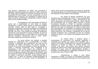 mais genérico, assegurando um caráter mais permanente à               mesmo assim de forma hierarquizada para atender às demandas
legislação. Aprovada a proposta do governo em 1996, a LDB, pelo       dos postos existentes, com níveis crescentes de complexidade, que
seu caráter geral, possibilitou um conjunto de reformas que foi se    são adquiridos nos pós-médios à pós-graduação.
processando de forma isolada, mas que correspondia a um bem
elaborado plano de governo, que, articulando os projetos para as                       Em virtude do elevado investimento que seria
áreas econômica, administrativa, previdenciária e fiscal, foi dando   necessário para universalizar pelo menos 11 anos de escolaridade
forma ao novo modelo de Estado.                                       através do Ensino Fundamental e médio, aproximando-se dos
                                                                      índices educacionais dos países desenvolvidos, o Banco Mundial
                 Os professores e suas organizações, divididos de     tem recomendado que os países pobres priorizem o Ensino
acordo com a especificidade de suas áreas de atuação,                 Fundamental, deixando de investir em educação profissional
vislumbraram o conjunto apenas quando as reformas já estavam          especializada e de elevado custo como estratégia de racionalização
ultimadas, embora, agora se sabe todas as concepções e                financeira com vistas ao atingimento das metas de ajuste fiscal.
propostas já estivessem claramente explicitadas no planejamento       Esta recomendação vem respaldada em pesquisa encomendada
estratégico do MEC, dado a conhecer em 1995. Esse conjunto de         pelo próprio Banco, que conclui ser o nível fundamental o de maior
reformas, que inclui o novo modelo de formação de professores,        retorno econômico e ser irracional o investimento em um tipo de
responde às novas demandas do mundo do trabalho, do ponto de          formação profissional cara e prolongada em face da crescente
vista da acumulação flexível, em conformidade com as políticas das    extinção de postos e da mudança do paradigma técnico para o
agências financeiras internacionais para os países pobres,            tecnológico.
assumidas integralmente pelo governo brasileiro.
                                                                                       Ao mesmo tempo, a pesquisa aponta a
                 As novas políticas, não obstante a cansativa         irracionalidade do investimento em educação acadêmica e
repetição do compromisso com a universalização, na prática,           prolongada para aqueles que, segundo seus resultados, são a
conduzem à polarização das competências, por meio de uma              maioria e não nascem competentes para o exercício de atividades
concepção de sistema educacional que articula formação e              intelectuais: os pobres, os negros, as minorias étnicas e as
mercado, de tal modo que se assegure à maioria da população o         mulheres. Para estes, mais racional seria oferecer educação
acesso à educação fundamental, única modalidade a ser                 fundamental, padrão mínimo exigido para participar da vida social e
generalizada a curto prazo, embora sem qualidade, a ser               produtiva nos atuais níveis de desenvolvimento científico e
complementada com uma formação profissional que permita o             tecnológico, complementado por qualificação profissional de curta
exercício de alguma ocupação precarizada na informalidade, posto      duração e baixo custo. (Kuenzer 1999)
que a economia "teima" em não responder às ordens do governo
em relação a crescimento econômico, sempre projetado para o                            Evidentemente, a adesão a essa política
"próximo ano". A oferta de educação científico-tecnológica de         corresponde à adoção do princípio da racionalidade econômica,
qualidade fica restrita a um pequeno número de trabalhadores, e       inclusive porque a educação fundamental é um bom antídoto contra


                                                                                                                                      28
 