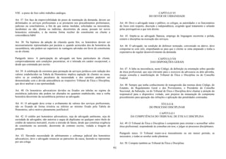 VIII - a praxe do foro sobre trabalhos análogos.
Art. 37. Em face da imprevisibilidade do prazo de tramitação da demanda, devem ser
delimitados os serviços profissionais a se prestarem nos procedimentos preliminares,
judiciais ou conciliatórios, a fim de que outras medidas, solicitadas ou necessárias,
incidentais ou não, diretas ou indiretas, decorrentes da causa, possam ter novos
honorários estimados, e da mesma forma receber do constituinte ou cliente a
concordância hábil.
Art. 38. Na hipótese da adoção de cláusula quota litis, os honorários devem ser
necessariamente representados por pecúnia e, quando acrescidos dos de honorários da
sucumbência, não podem ser superiores às vantagens advindas em favor do constituinte
ou do cliente.
Parágrafo único. A participação do advogado em bens particulares de cliente,
comprovadamente sem condições pecuniárias, só é tolerada em caráter excepcional, e
desde que contratada por escrito.
Art. 39. A celebração de corremos para prestação de serviços jurídicos com redução dos
valores estabelecidos na Tabela de Honorários implica captação de clientes ou causa,
salvo se as condições peculiares da necessidade e dos carentes puderem ser
demonstradas com a devida antecedência ao respectivo Tribunal de Ética e Disciplina,
que deve analisar a sua oportunidade.
Art. 40. Os honorários advocatícios devidos ou fixados em tabelas no regime da
assistência judiciária não podem ser alterados no quantum estabelecido; mas a verba
honorária decorrente da sucumbência pertence ao advogado.
Art. 41. O advogado deve evitar o aviltamento de valores dos serviços profissionais,
não os fixando de forma irrisória ou inferior ao mínimo fixado pela Tabela de
Honorários, salvo motivo plenamente justificável.
Art. 42. O crédito por honorários advocatícios, seja do advogado autônomo, seja de
sociedade de advogados, não autoriza o saque de duplicatas ou qualquer outro título de
crédito de natureza mercantil, exceto a emissão de fatura, desde que constitua exigência
do constituinte ou assistido, decorrente de contrato escrito, vedada a tiragem de
protesto.
Art. 43. Havendo necessidade de arbitramento e cobrança judicial dos honorários
advocatícios, deve o advogado renunciar ao patrocínio da causa, fazendo-se representar
por um colega.
CAPÍTULO VI
DO DEVER DE URBANIDADE
Art. 44. Deve o advogado tratar o público, os colegas, as autoridades e os funcionários
do Juízo com respeito, discrição e independência, exigindo igual tratamento e zelando
pelas prerrogativas a que tem direito.
Art. 45. Impõe-se ao advogado lhaneza, emprego de linguagem escorreita e polida,
esmero e disciplina na execução dos serviços.
Art. 46. O advogado, na condição de defensor nomeado, conveniado ou dativo, deve
comportar-se com zelo, empenhando-se para que o cliente se sinta amparado e tenha a
expectativa de regular desenvolvimento da demanda.
CAPÍTULO VII
DAS DISPOSIÇÕES GERAIS
Art. 47. A falta ou inexistência, neste Código, de definição ou orientação sobre questão
de ética profissional, que seja relevante para o exercício da advocacia ou dele advenha,
enseja consulta e manifestação do Tribunal de Ética e Disciplina ou do Conselho
Federal.
Art. 48. Sempre que tenha conhecimento de transgressão das normas deste Código, do
Estatuto, do Regulamento Geral e dos Provimentos, o Presidente do Conselho
Seccional, da Subseção, ou do Tribunal de Ética e Disciplina deve chamar a atenção do
responsável para o dispositivo violado, sem prejuízo da instauração do competente
procedimento para apuração das infrações e aplicação das penalidades cominadas.
TÍTULO II
DO PROCESSO DISCIPLINAR
CAPÍTULO I
DA COMPETÊNCIA DO TRIBUNAL DE ÉTICA E DISCIPLINA
Art. 49. O Tribunal de Ética e Disciplina é competente para orientar e aconselhar sobre
ética profissional, respondendo às consultas em tese, e julgar os processos disciplinares.
Parágrafo único. O Tribunal reunir-se-á mensalmente ou em menor período, se
necessário, e todas as sessões serão plenárias.
Art. 50. Compete também ao Tribunal de Ética e Disciplina:
91
 