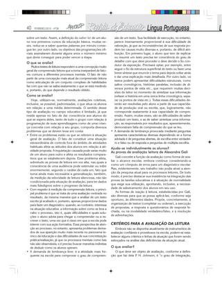 40 FEVEREIRO/2010 - Nº28
sobre um texto. Assim, a definição do saber ler de um alu-
no nos primeiros cursos da educação básica, muitas ve-
zes, reduz-se a saber quantas palavras por minuto conse-
gue ler; por outro lado, os objetivos das programações ofi-
ciais assinalaram durante alguns anos o número mínimo
que devia conseguir para poder vencer a etapa.
O que se avalia?
Muitos testes de leitura respondem a uma concepção muito
geral da compreensão leitora que a torna inseparável de fato-
res comuns a diferentes processos mentais. O fato de não
partir de uma concepção mais atual da compreensão leitora
como articulação de um conjunto complexo de habilidades
faz com que não se saiba exatamente o que se está medindo
e, portanto, do que depende o resultado obtido.
Como se avalia?
Hoje, utilizam-se, normalmente, avaliações coletivas,
inclusive, se possível, padronizadas, o que situa os alunos
em relação a uma média determinada. O sentido desse
tipo de avaliação no campo educativo é limitado, já que
reside apenas no fato de dar consciência aos alunos do
que se espera deles, tanto de todo o grupo com relação à
programação de suas aprendizagens como de uma crian-
ça concreta com relação a seu grupo, comporta diversos
problemas que se devem levar em conta:
• Entre os problemas estão os que se referem à situação
geral de avaliação. O fato de constituir uma situação
extraordinária de controle fora do âmbito de atividades
habituais afeta as atitudes dos alunos em relação à ati-
vidade proposta. A inquietação causada pode variar muito
de um aluno para outro e afeta os resultados compara-
tivos que se estabelecem depois. Esse problema afeta,
sobretudo as provas de leitura em voz alta, nas quais a
consciência de uma audiência pode estimular ou inibir
enormemente, segundo o caráter de cada um, fato que
torna ainda mais necessária a generalização, também,
da medição da velocidade de leitura silenciosa, não tão
condicionada pela situação de avaliação, para ter dados
mais fidedignos sobre o progresso da leitura.
• Com respeito à medição da compreensão leitora, o princi-
pal problema é que se trata de uma avaliação centrada no
resultado, da mesma maneira que a análise de um texto
escrito já acabado e, portanto, apenas proporciona dados
para fazer um diagnóstico, quando, ao contrário, interessa
na situação educativa a informação sobre como se leva a
cabo o processo, isto é, quais dificuldades e quais solu-
ções o aluno adota para chegar a compreender ou a es-
crever o texto, uma vez que é nisso em que a escola pode
intervir com sua ação formativa. Essa perspectiva de aten-
ção ao processo, no entanto, apresenta problemas deriva-
dos de sua aparição muito mais recente no panorama te-
órico da educação e das dificuldades de sua concretização
prática/realização, já que os processos mentais como tais
não são observáveis, e é preciso buscar maneiras indiretas
de deduzir como os alunos operam.
• A demanda de lembrança livre: é a atividade mais fre-
quente na escola para comprovar o grau de compreen-
são de um texto. Sua facilidade de execução, no entanto,
parece inversamente proporcional à sua dificuldade de
valoração, já que as inconsistências de sua resposta po-
dem ter causas muito diversas e, portanto, de difícil atri-
buição. Em primeiro lugar, o aluno que tem de explicar
ou resumir um texto precisa ter consciência do grau de
detalhe com que deve proceder e deve decidir o fio con-
dutor da exposição. Precisará optar, por exemplo, entre
seguir o fio da estrutura superficial do texto ou fazer uma
breve síntese que enuncie o tema para depois voltar atrás
e dar uma explicação mais detalhada. Por outro lado, os
textos podem apresentar dificuldades estruturais, como
saltos cronológicos, histórias paralelas, inclusão de di-
versos pontos de vista etc., que requerem muitas deci-
sões do leitor no momento de sintetizar sua informação
(refazer a história em uma única linha cronológica, sepa-
rar os pontos de vista etc.). Todas essas dificuldades de-
verão ser resolvidas pelo aluno a partir de sua capacida-
de de produção oral ou escrita, que, logicamente, não
corresponde exatamente à sua capacidade de compre-
ensão. Assim, muitas vezes, são as dificuldades de saber
produzir um texto, e as de saber sintetizar uma informa-
ção, as responsáveis por resultados que, aparentemente,
demonstram falta de compreensão do que se leu.
• A demanda de lembrança provocada mediante perguntas
apresenta características diversas dependendo se a forma
adotada é de perguntas abertas, de escolha entre verdadei-
ro e falso ou de resposta a perguntas de múltipla escolha.
Ajuda-se individualmente os alunos?
As provas de avaliação leitora de Alexandre Galí
Galí concebe a função da avaliação como forma de ava-
liar o alcance escolar, embora continue considerando-a
como um cômputo de erros para um diagnóstico escolar.
Mas, evidentemente, seu trabalho não podia atrair a aten-
ção da pesquisa atual para os processos leitores. De todo
modo, é preciso destacar sua insistência na integração das
provas às tarefas educativas e à situação de normalidade
que exige sua utilização, apontando, inclusive, a necessi-
dade de adestramento dos alunos em seu uso.
As formas de reação à leitura, estabelecidas por Galí,
são diversas para que se possa aplicá-las, conforme seja
oportuno, às diferentes idades. Propõe, concretamente, a
organização de textos (completar ou ordenar), a execução
de propostas, a resposta a questionários de resposta fe-
chada, ou na modalidade verdadeiro/falso, e a resolução
de adivinhações.
CRITÉRIOS PARA A AVALIAÇÃO DA LEITURA
Embora não se disponha atualmente de instrumentos de
avaliação confiáveis e proveitosos na escola, podem-se esta-
belecer alguns critérios e linhas de atuação que foram sendo
esboçados na análise das deficiências da situação atual.
O que avaliar?
O que deve ser objeto de avaliação, conforme a defini-
ção que faz dela P. H. Johnson, é “o grau de integração,
 