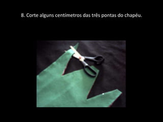 3. Coloque o molde sobre um dos retângulos grandes de feltro e trace o contorno com giz ou lápis de cor. Faça o mesmo com o outro retângulo.