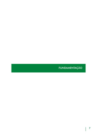 Os Cursos EFA, de nível básico nos termos do Despacho que lhes deu origem e
na sequência das metas e das orientações estratégicas expressas em diferentes
documentos orientadores, procuram garantir uma oferta de educação e forma-
ção de adultos que permita, a todos os que abandonaram prematuramente a
escola, a obtenção da escolaridade ou a progressão escolar associada a uma
qualificação profissional que possibilite o acesso a desempenhos profissionais
mais qualificados e abra mais e melhores perspectivas de aprendizagem ao
longo da vida1
.
Os Cursos EFA de nível básico constituem uma oferta integrada de educação e
formação, destinada a públicos adultos pouco qualificados, e visam contribuir
para a redução do défice de qualificação escolar e profissional da população
portuguesa. Pretendem ainda alargar e diversificar as ofertas formativas para
adultos e promover um modelo inovador de educação e formação, capaz de
promover as competências de cidadania e empregabilidade.
As baixas taxas de escolarização e de qualificação profissional, associadas
a situações de desemprego, em especial de desemprego de longa duração,
conduzem, muitas vezes, os indivíduos a adoptarem lógicas de vida bloqueadoras
de uma verdadeira inserção no mundo do trabalho. São exemplo disso a perca
de hábitos de organização, tais como o cumprimento de horários e de regras, a
definição de prioridades na gestão do tempo, etc. Paralelamente, a auto-estima
e a auto-imagem, face ao trabalho e às competências pessoais e sociais de cada
um, vão diminuindo.
A qualificação destes públicos passa, não só, por uma formação que responda
às suas necessidades de integração cívica e profissional, mas também pelo
aprofundamento das competências pessoais e sociais que permitam perspectivar
o seu percurso de modo autónomo e activo.
Público-alvo
1 Despacho conjunto nº 1083/2000, de 20 de Novembro.
 