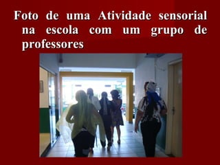 Foto de uma Atividade sensorial na escola com um grupo de professores 