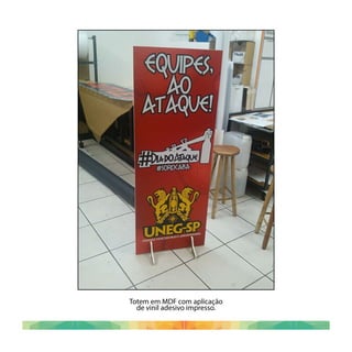 Totem em MDF com aplicação
de vinil adesivo impresso.
 
