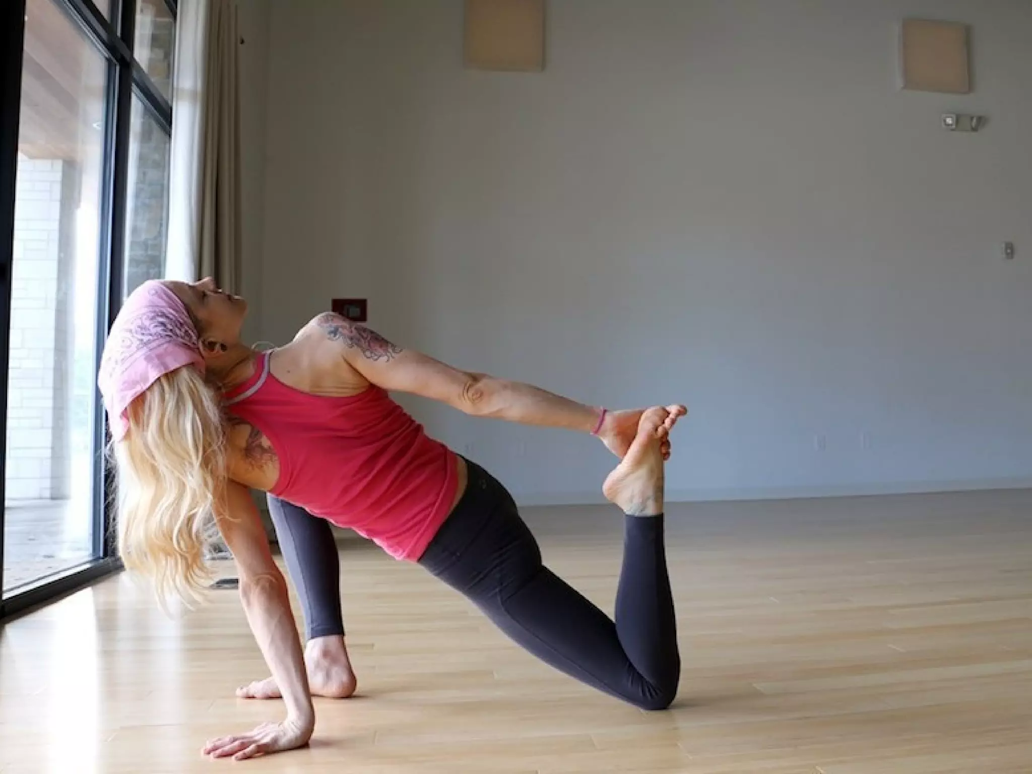 Sequência de yoga que vai abrir seu coração.