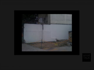 Costumamos a nos ver deste jeito.
Enaltecemos os problemas.
As dificuldades.
Tudo se transforma em um enorme sacrifício.
Não vemos saída, temos dificuldade de acreditar que podemos virar o Jogo.
Acreditar que somos nós os senhores do nosso destino.
Caímos nas armadilhas de uma sociedade descartável.
Não valorizamos a nós mesmos.
Deixamos de gostar de nós como somos.
Nos rendemos e perdemos forca para mudar.
Acreditar que um lugar feio, triste, sem vida, escuro pode, se quisermos, se transformar
 