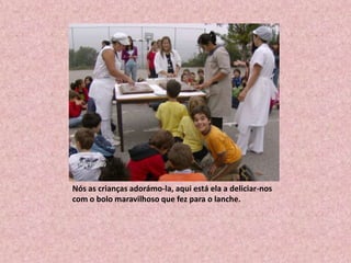 Nós as crianças adorámo-la, aqui está ela a deliciar-nos com o bolo maravilhoso que fez para o lanche.