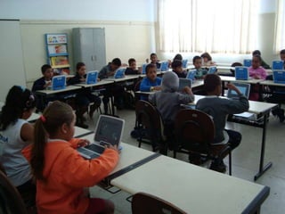 OBJETIVOSComo foi dito no resumo um dos objetivos era e é a introdução digital para que todos os alunos possam ter em suas mão mais uma ferramenta de aprendizado e conhecimento, tornando-os não só alunos mais interessados, mas formando no futuro adultos mais conscientes e interessados com o que acontece no mundo.